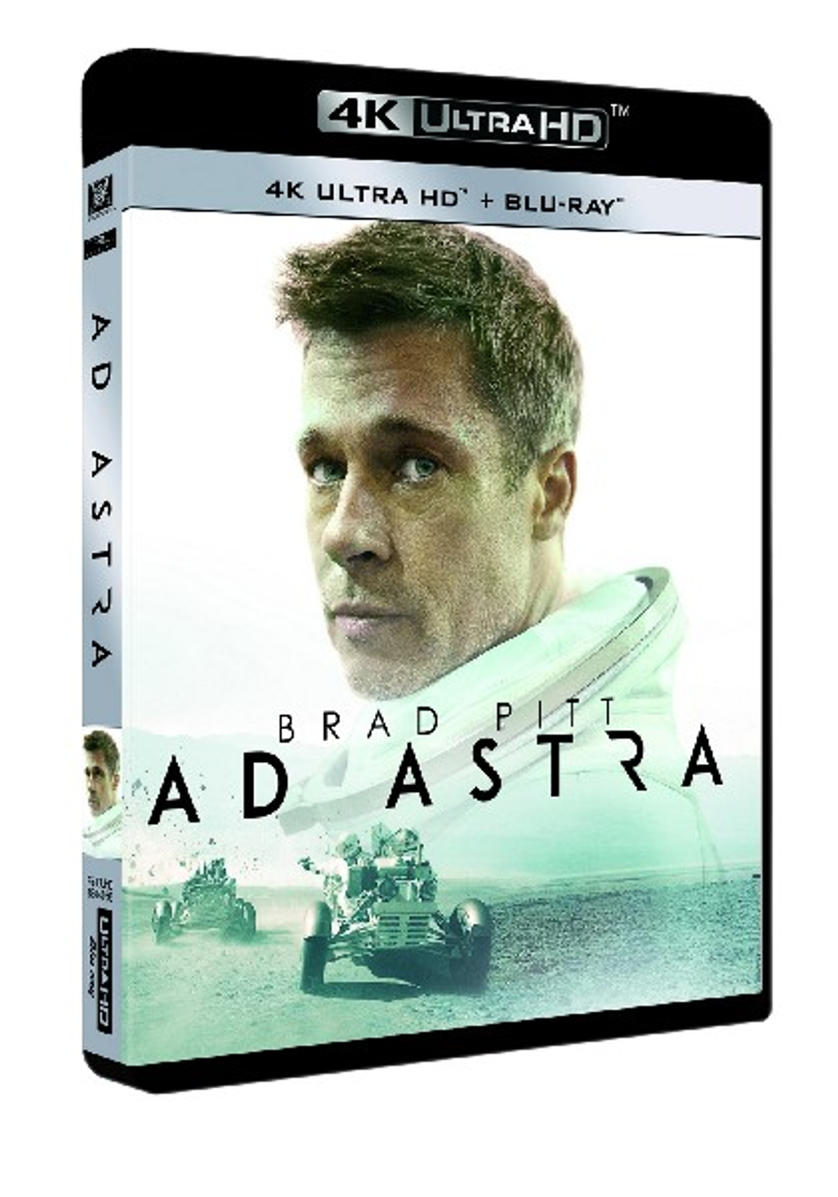 Caja de película. Brad Pitt. Texto: Ad Astra. Hombre con traje espacial en la caja. Caja blanca.