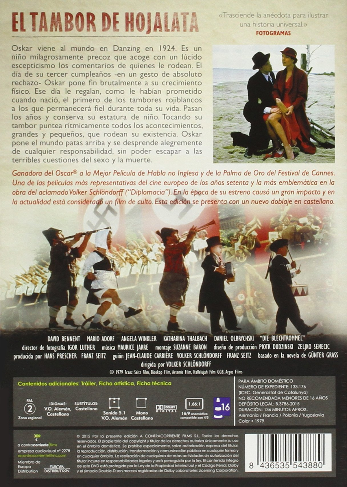 Portada de la película. Contraportada con texto e imágenes. Hombres con trajes y una banda de marcha.