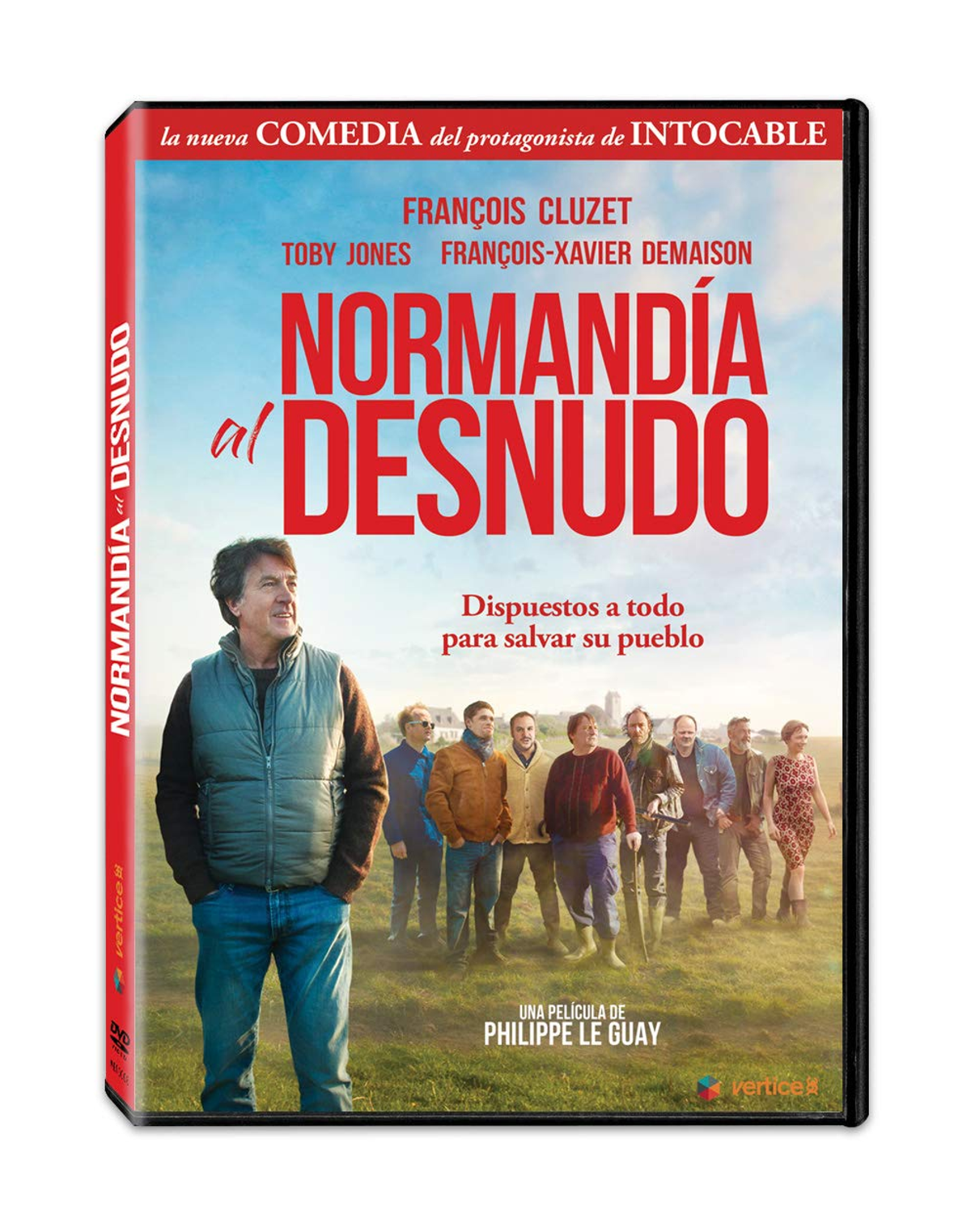 Portada del DVD Normandía al desnudo. Hombre en chaleco mirando a un grupo de hombres en un campo. Texto.