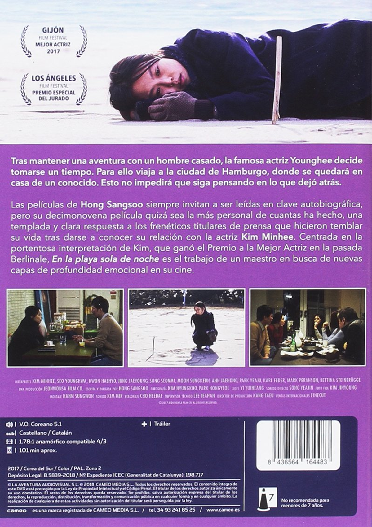 Contraportada de DVD de una película. Texto en español. Una mujer está acostada. Fotos de personas están en el fondo.