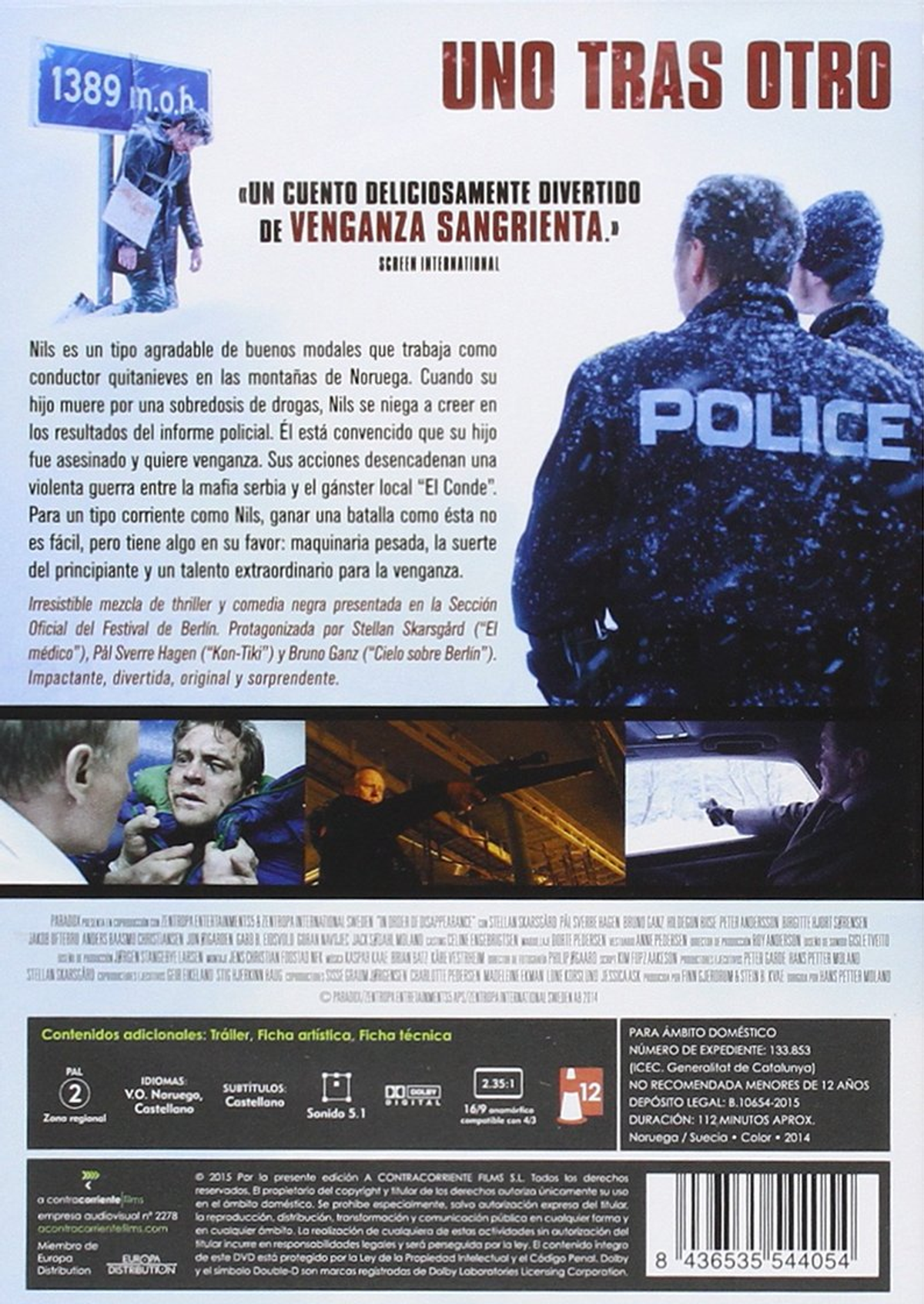 Contraportada de película: 'Uno Tras Otro', hombres ropa oscura, montañas nevadas fondo.