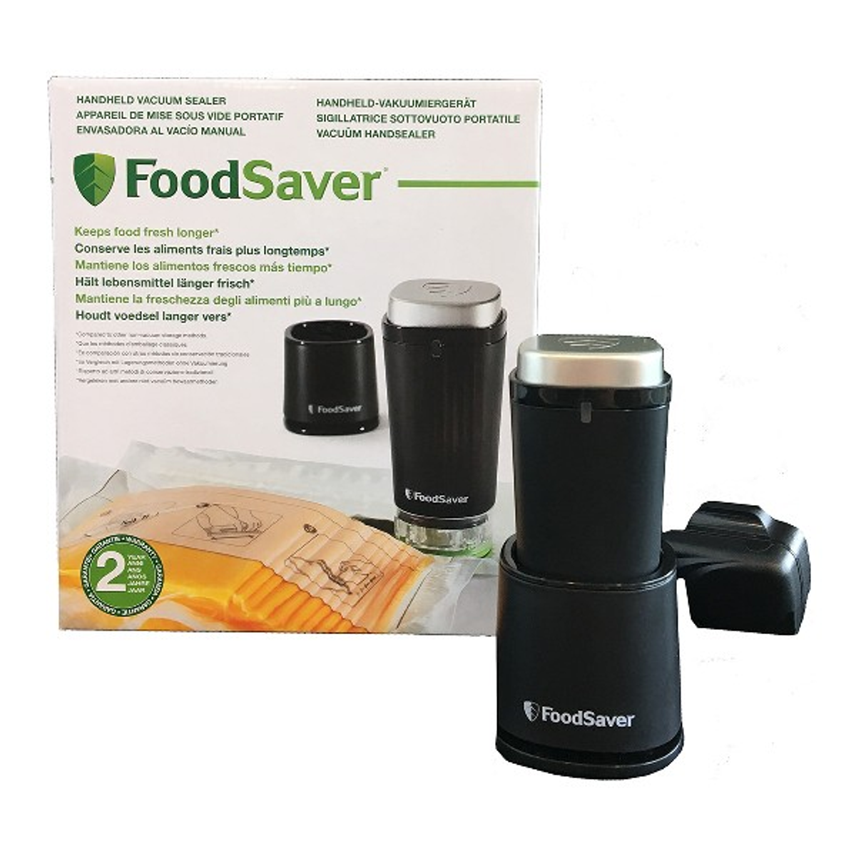 Un kit de sellador al vacío FoodSaver con una caja, dos recipientes negros, una unidad de sellado y bolsas de vacío.