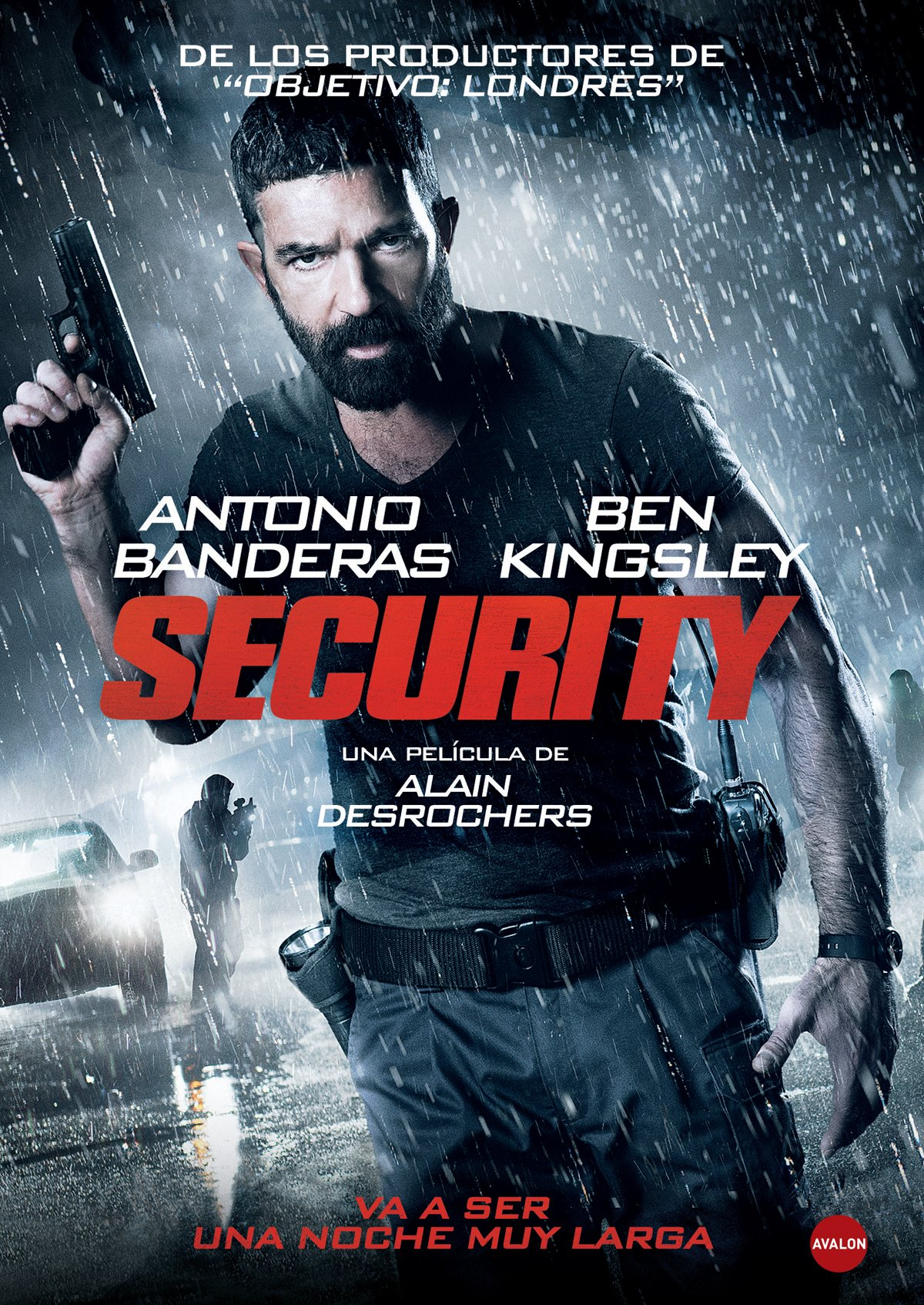 Cartel de película con Antonio Banderas sosteniendo una pistola bajo la lluvia. El título 'Security' en rojo.