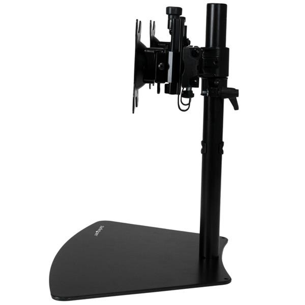 Un soporte de monitor negro. Tiene una base curva, un poste vertical alto y un soporte para monitor.