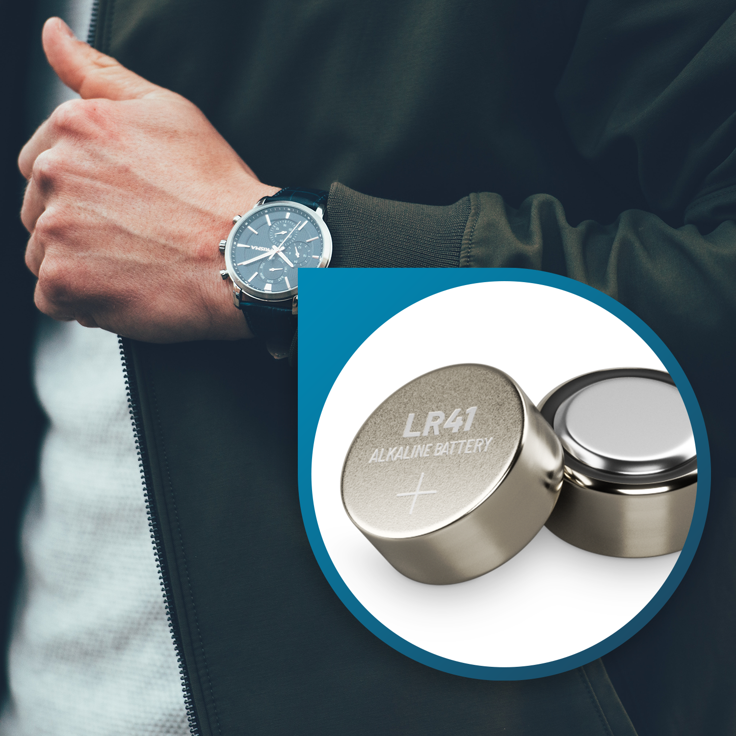 Nahaufnahme von zwei LR41-Batterien. Eine Uhr im Hintergrund am Handgelenk.