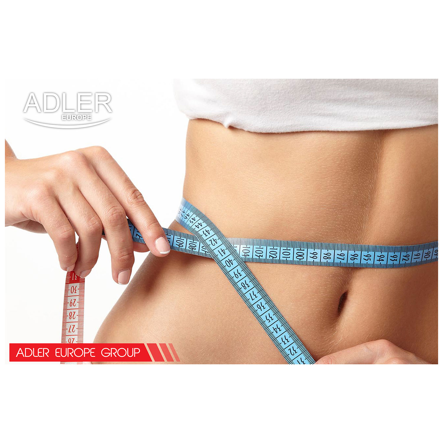 Talia kobiety mierzona niebieską miarką, tekst w tle.