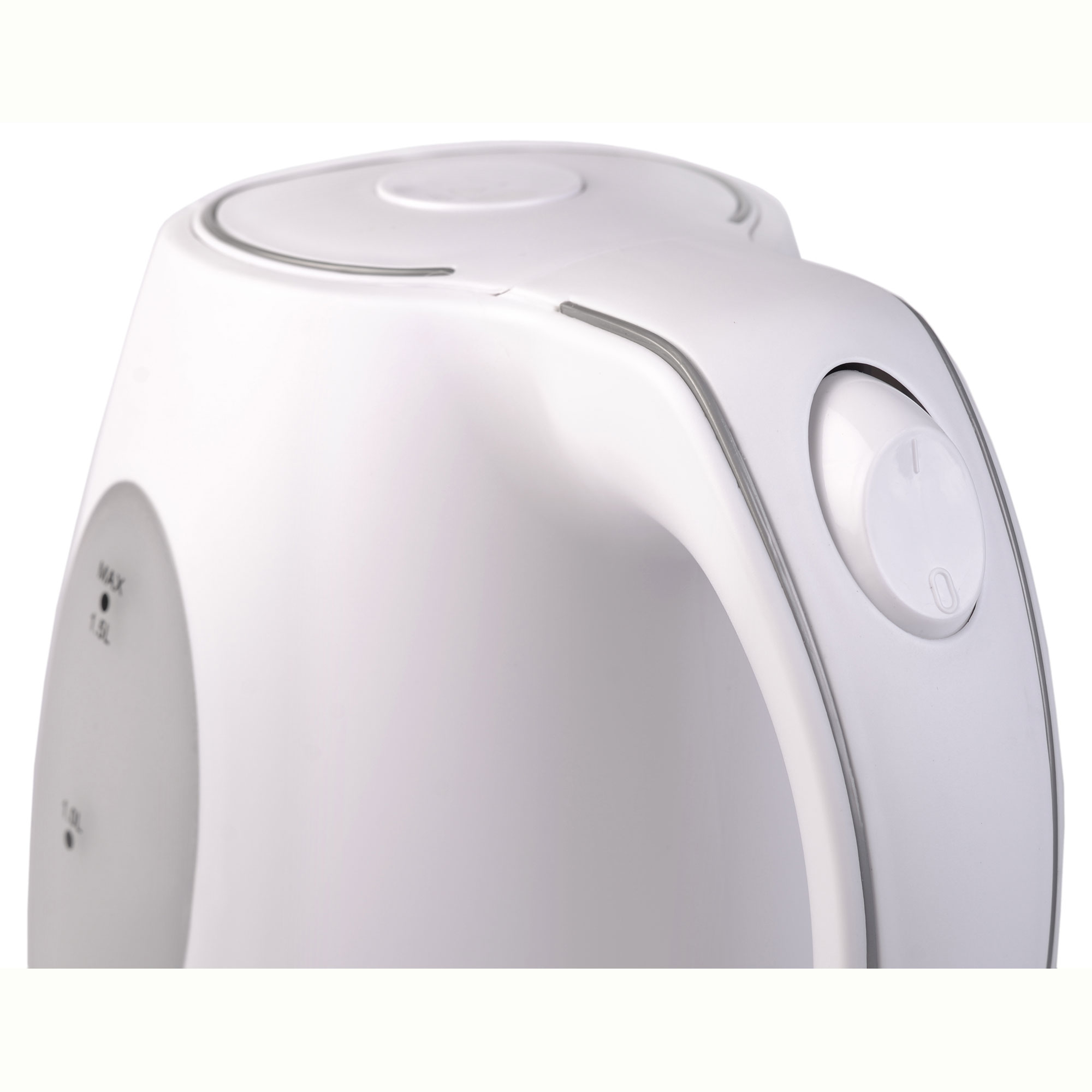 Hervidor eléctrico blanco. Un botón grande y escala, con el nivel máximo de agua.