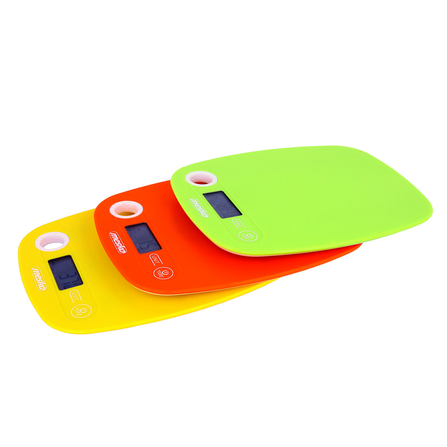 Tres balanzas digitales en amarillo, naranja y verde. Cada una muestra una lectura de peso.