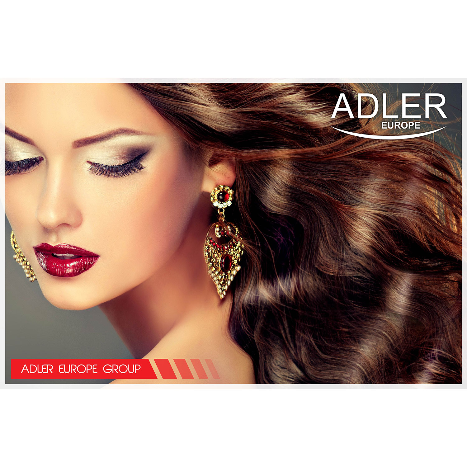 Mujer con lápiz labial rojo y aretes, anuncio de Adler Europe.