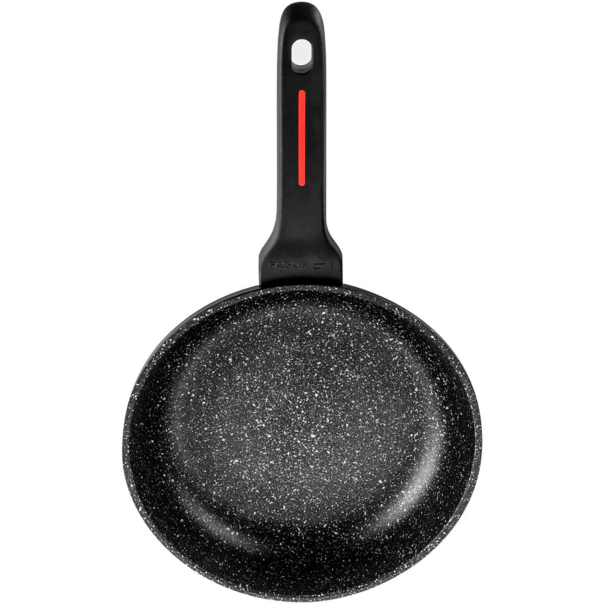 Sartén negra con superficie de cocción moteada y mango negro con un acento rojo.