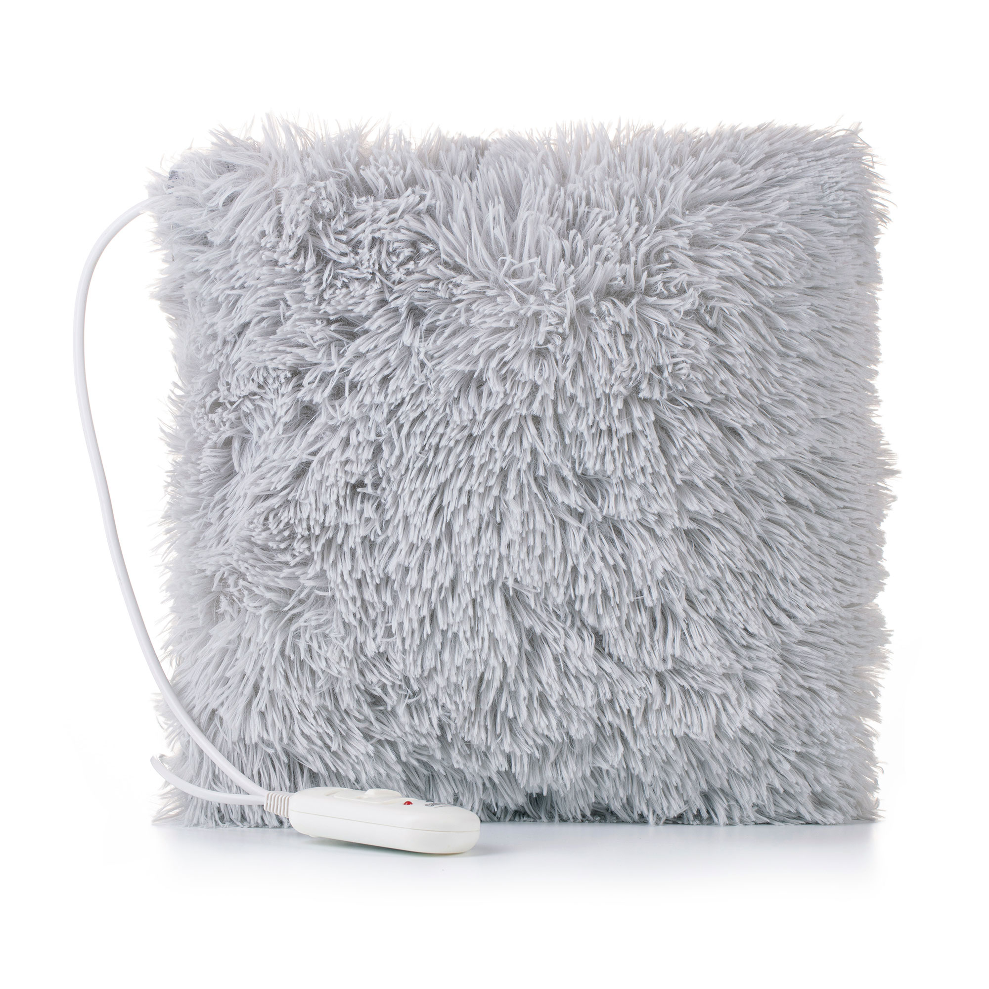 Almohada gris y esponjosa con cable y control blancos. Aislada sobre fondo blanco.