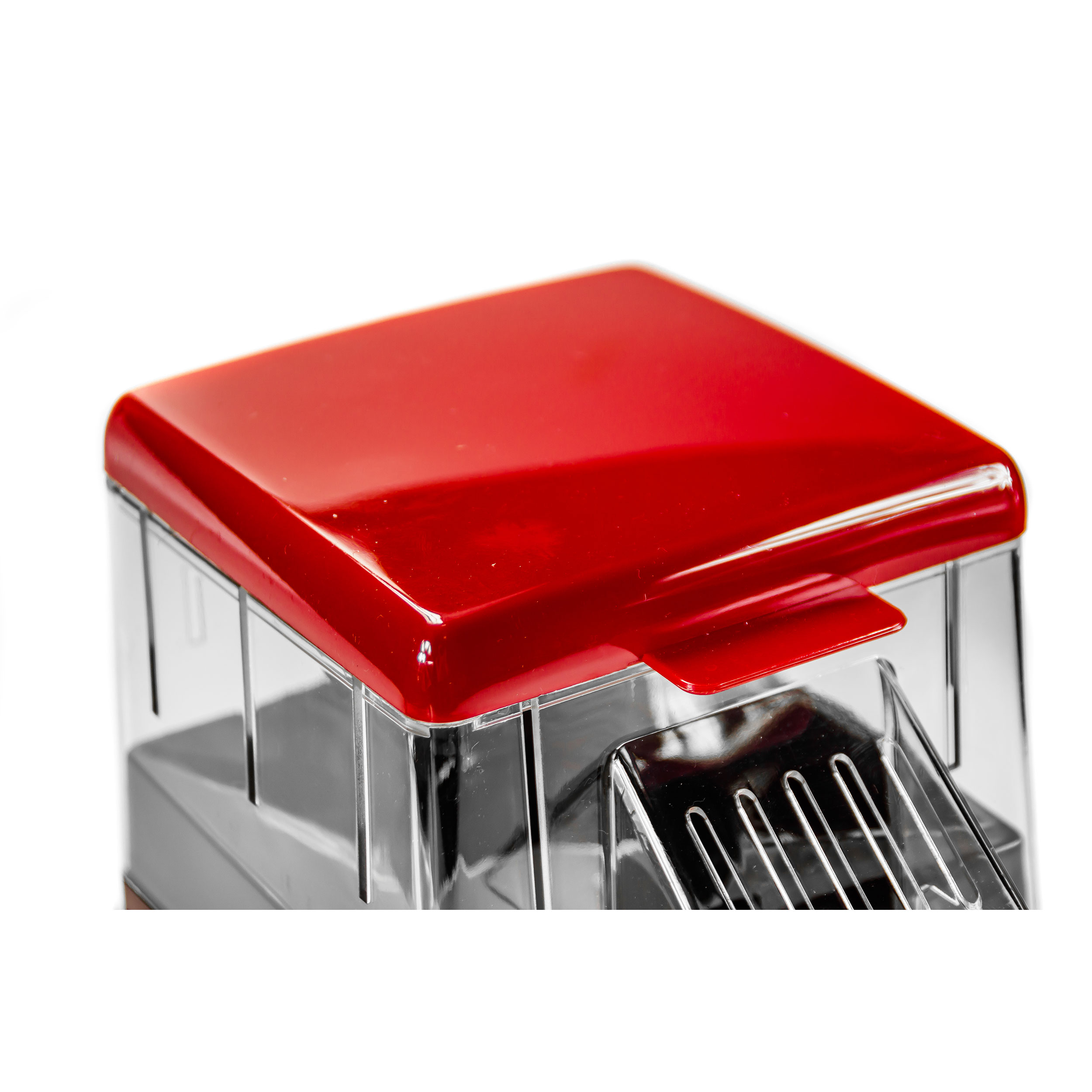 Tapa roja en un contenedor transparente. El contenedor tiene un cajón y objetos almacenados dentro.
