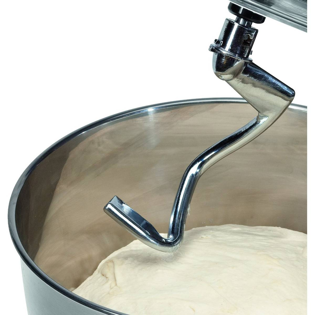Metalowa misa do mieszania z hakiem do ciasta zanurzonym w cieście.