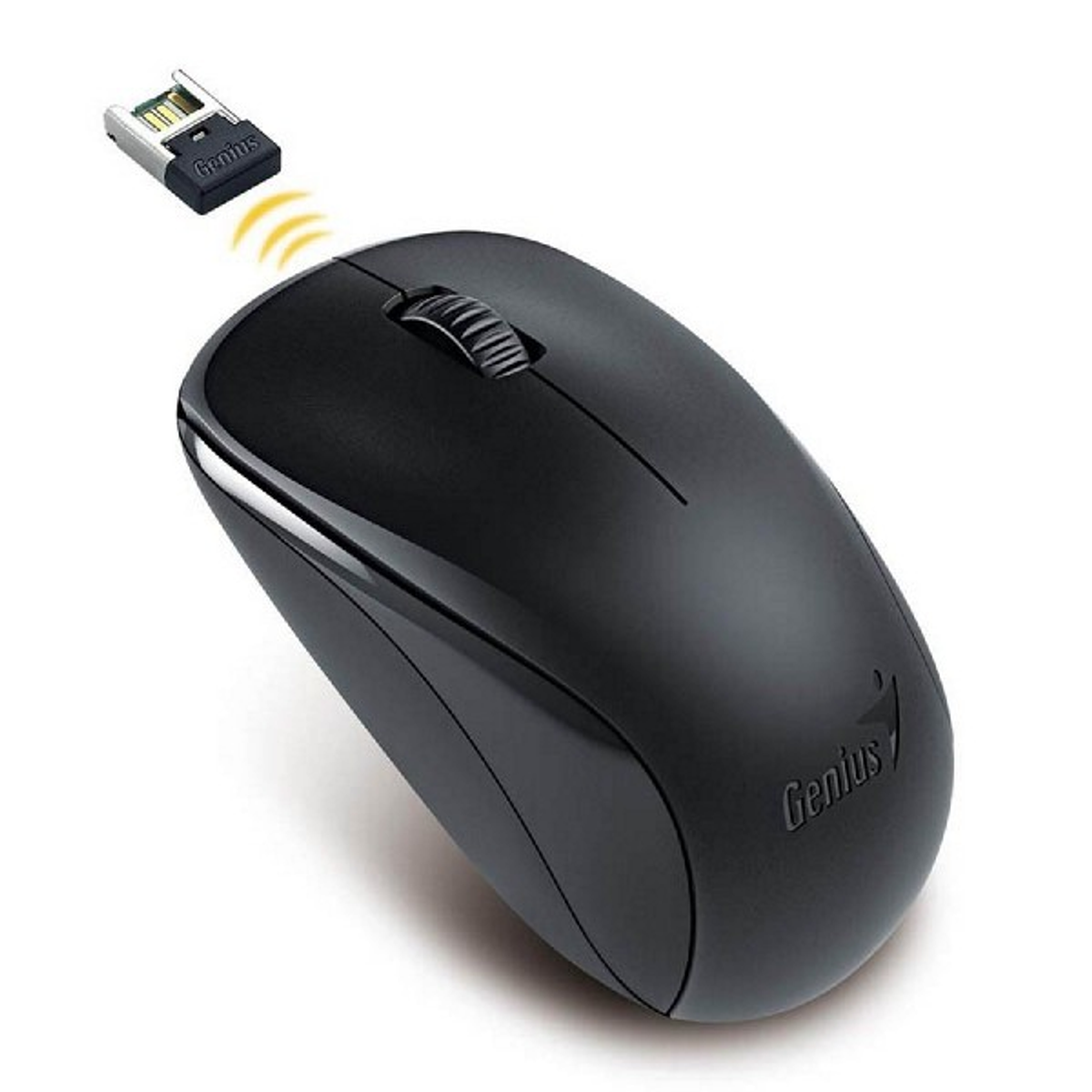 Ratón inalámbrico Genius negro con receptor USB. Está sobre una superficie blanca.