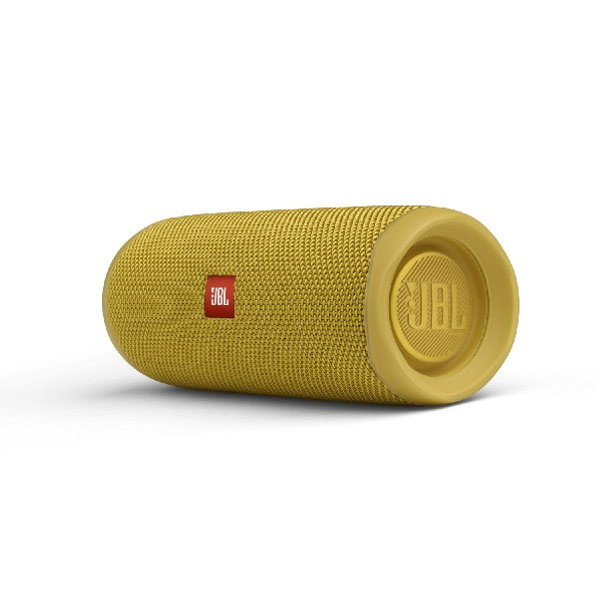 Un altavoz JBL Flip 5 amarillo con el logo rojo de JBL.