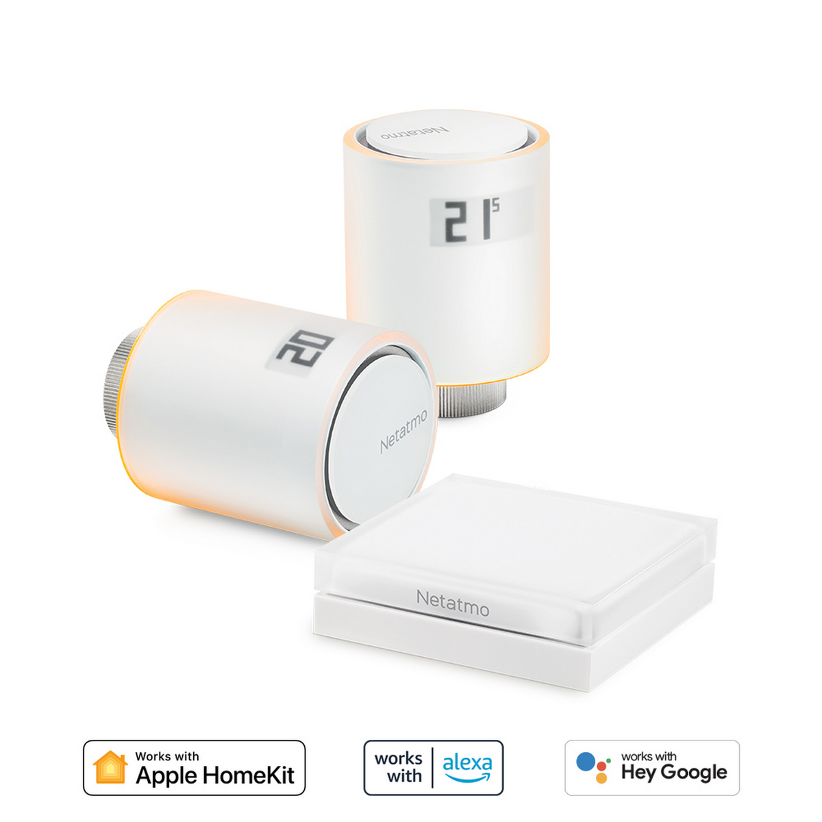 Dos termostatos blancos con pantallas digitales y un dispositivo blanco plano. Compatible con Apple HomeKit, Alexa y Google.