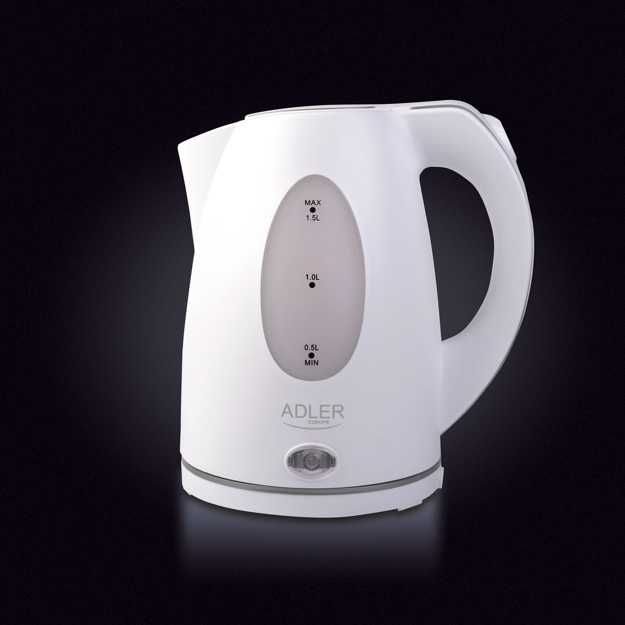 Hervidor eléctrico blanco con marcas de nivel de agua y fondo negro.