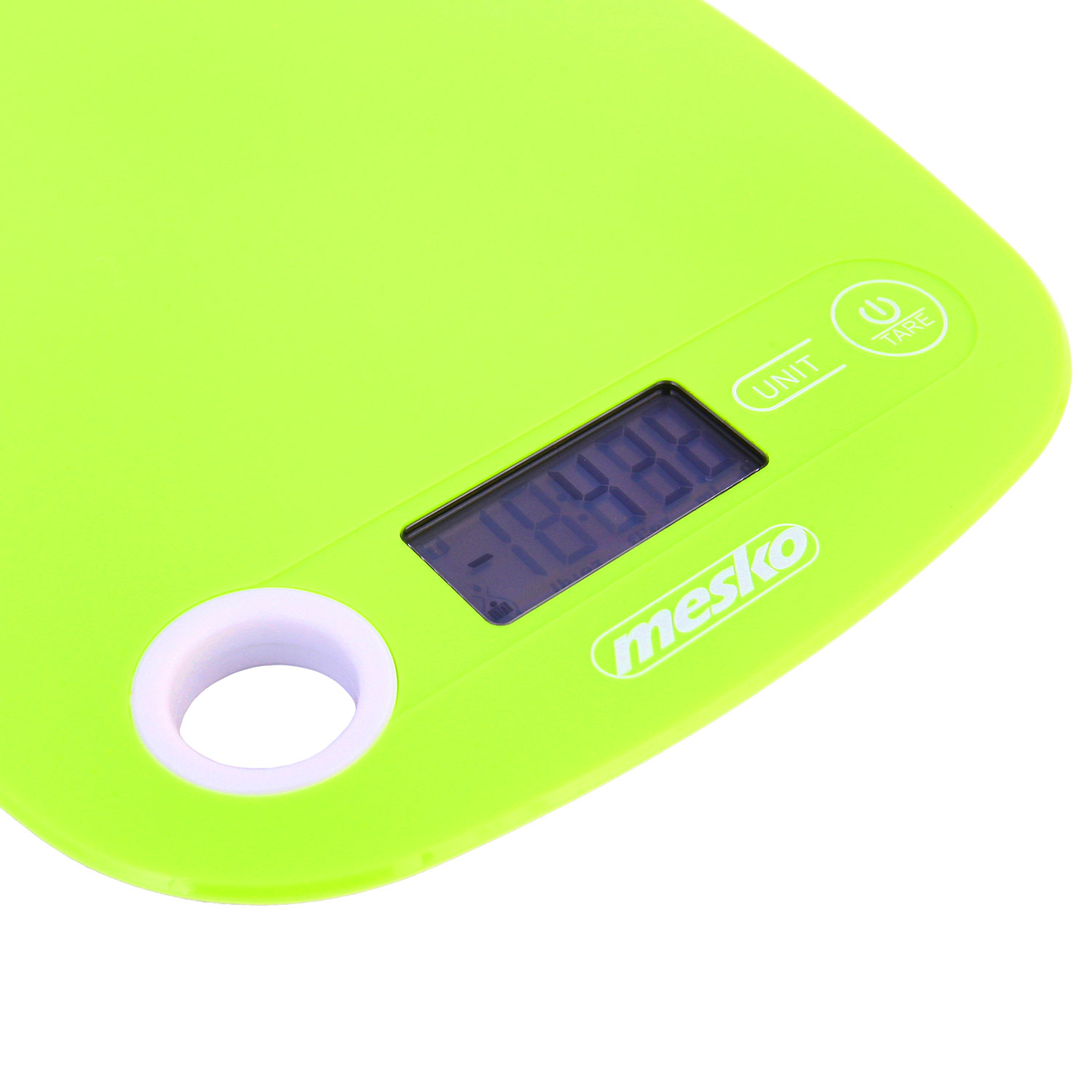 Báscula de cocina digital verde que muestra un peso. Fondo blanco.
