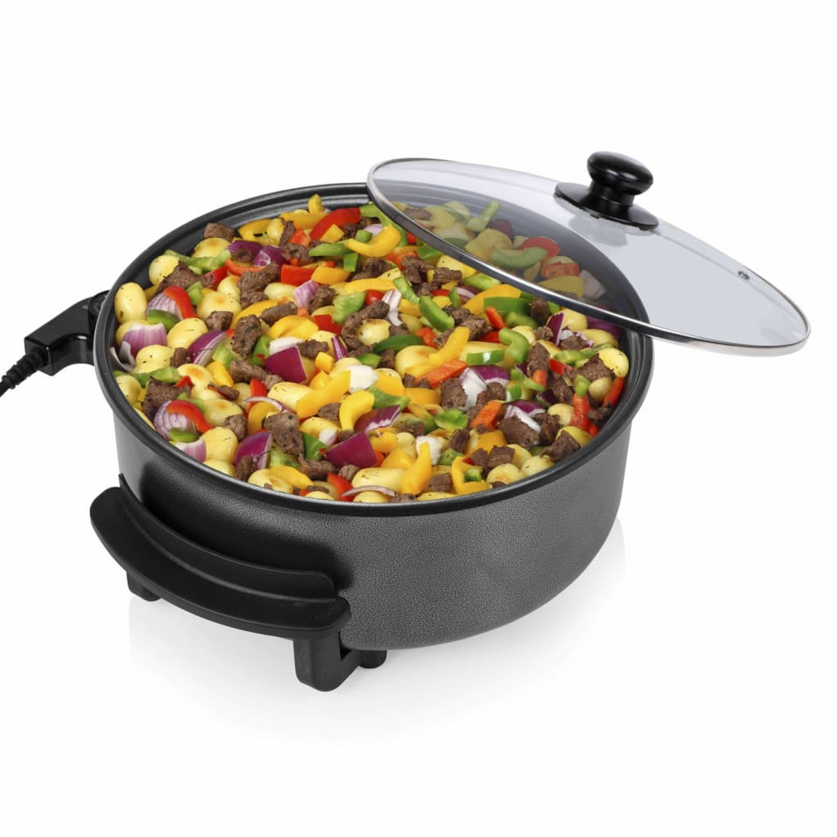 Patelnia elektryczna z jedzeniem w środku i szklaną pokrywą na wierzchu.