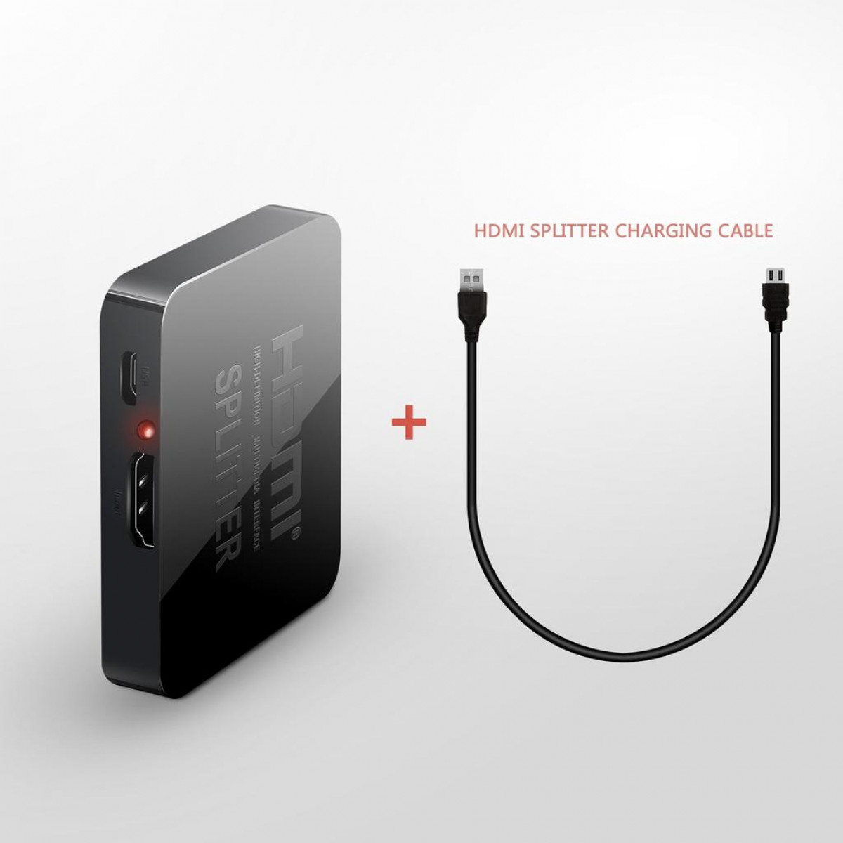 Schwarzer HDMI-Splitter mit Ladekabel. Der Splitter hat ein rotes Kontrolllicht.
