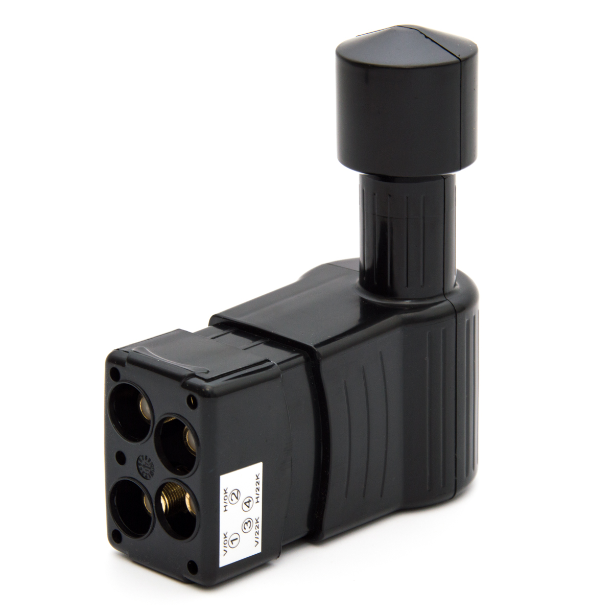 Schwarzer elektrischer Stecker mit vier Löchern und zylindrischem Aufsatz.