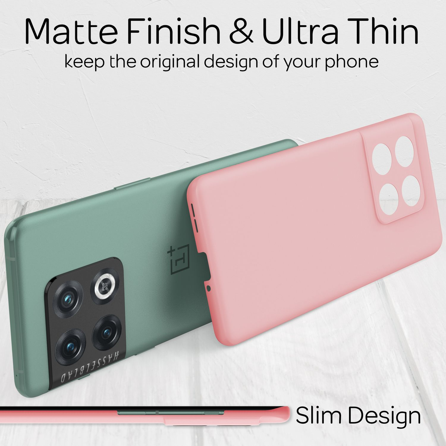 Due custodie per telefono, verde e rosa, e un telefono. Il telefono è tra le custodie.