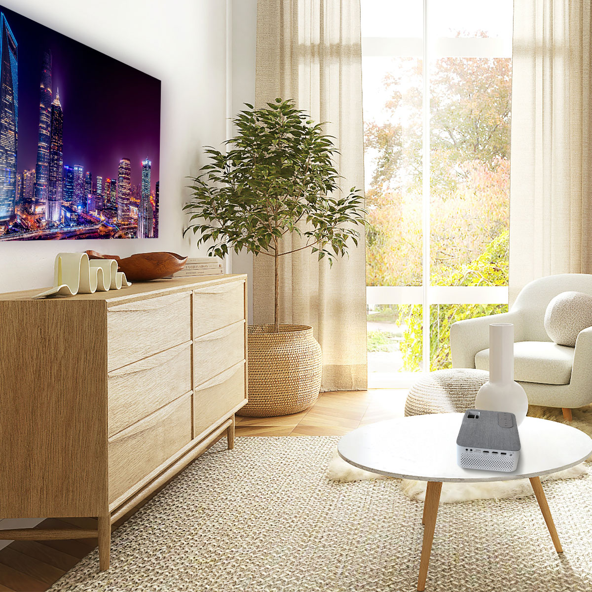 Salon z projektorem na stole, szafką i oknem z widokiem.