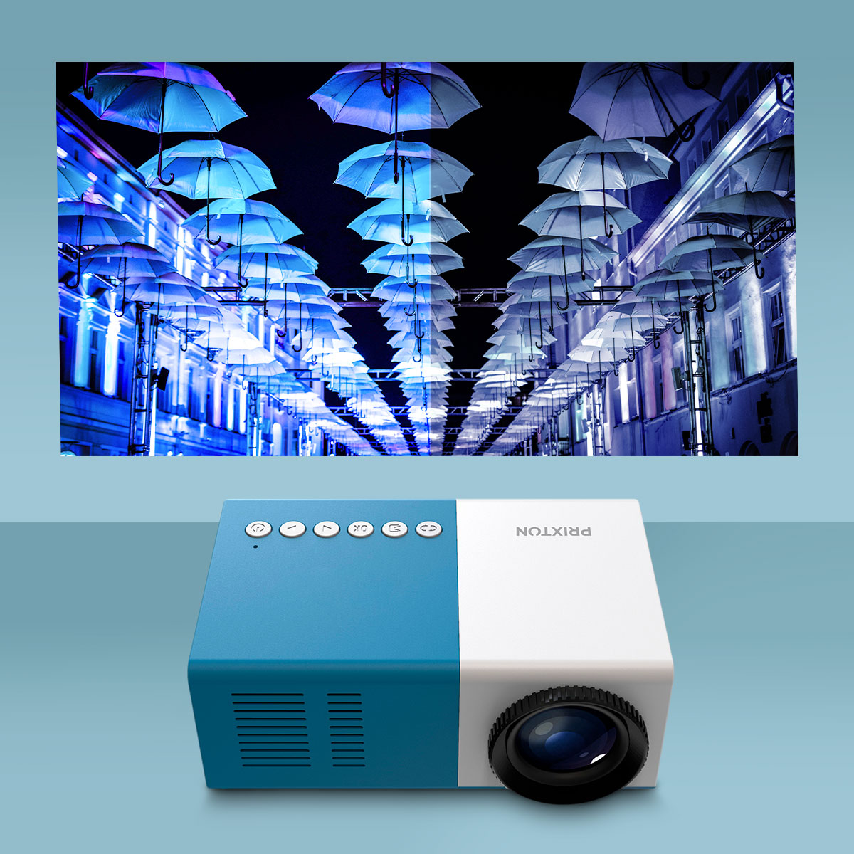 Blauwe en witte projector met een afbeelding van paraplu's op een donkere achtergrond.