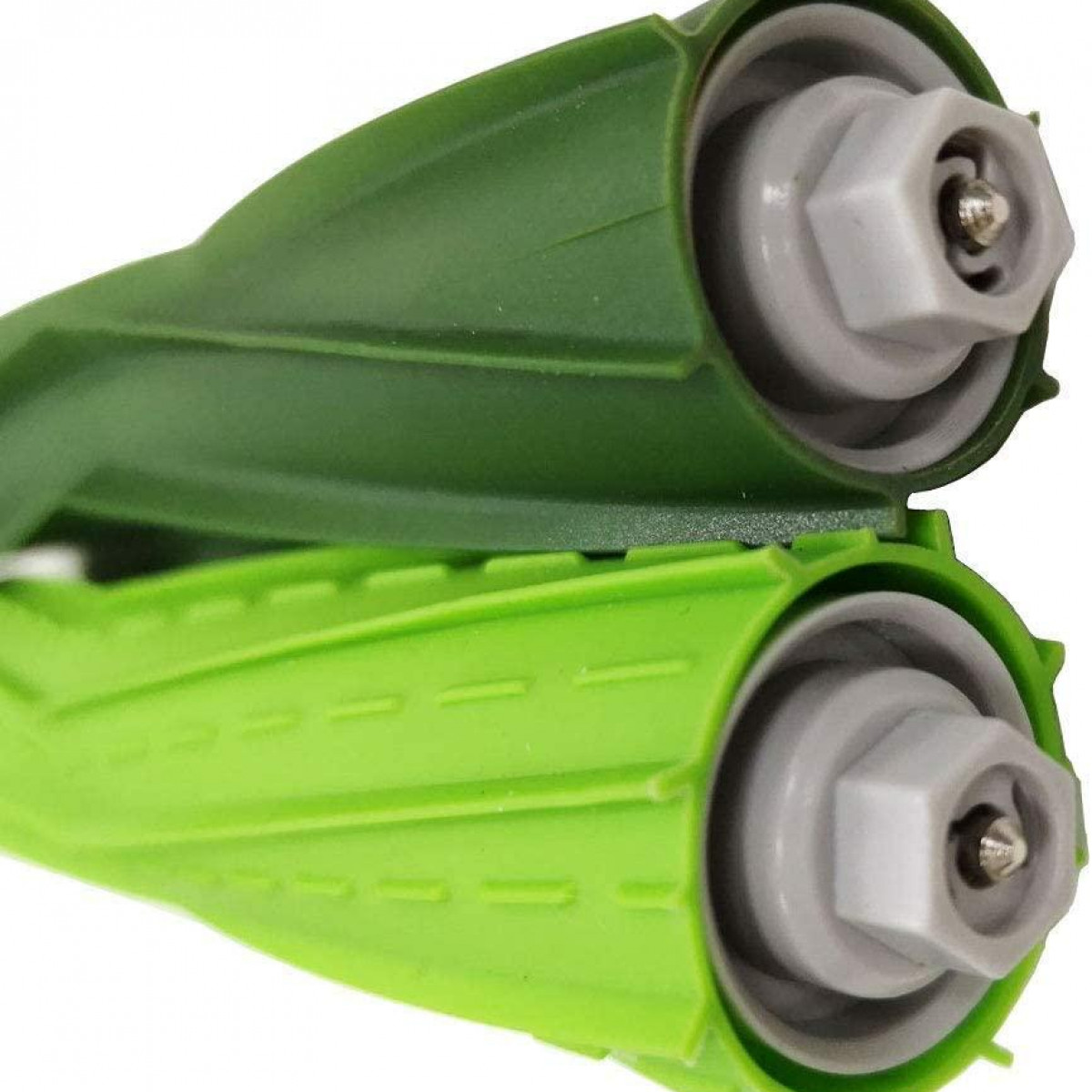 Dwie zielone i szare części, prawdopodobnie narzędzia do czyszczenia, widziane z góry.