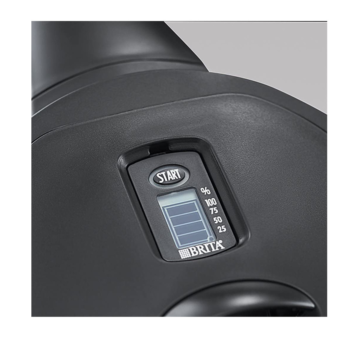 Nahaufnahme des Displays eines schwarzen Wasserfilters, das Batterie und Startknopf zeigt.