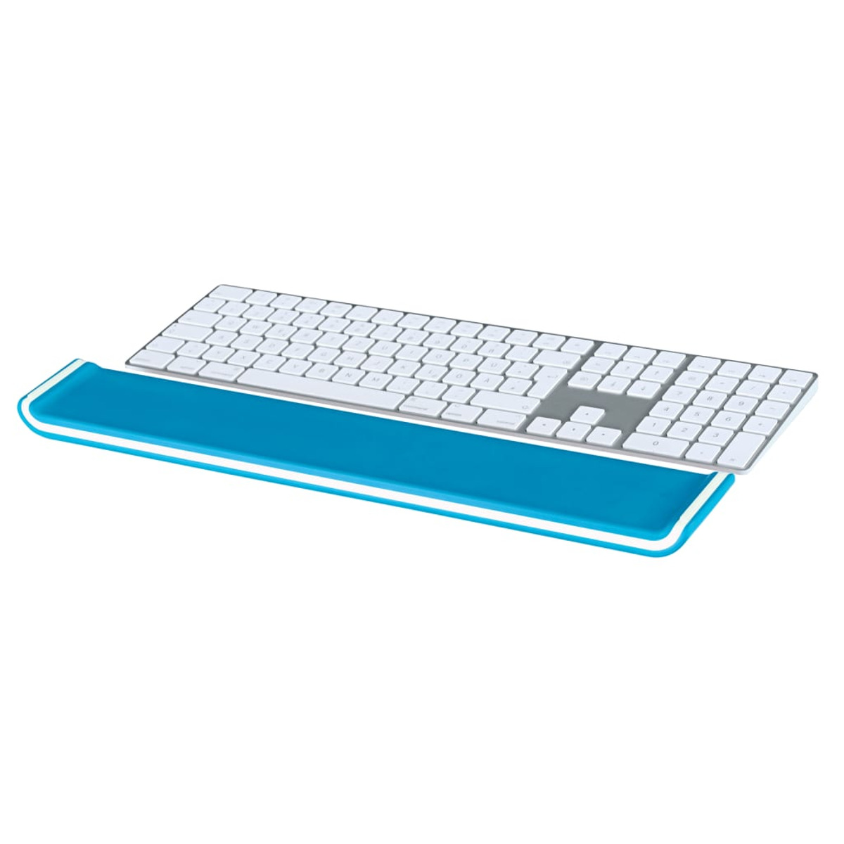 Teclado blanco con reposamuñecas azul.