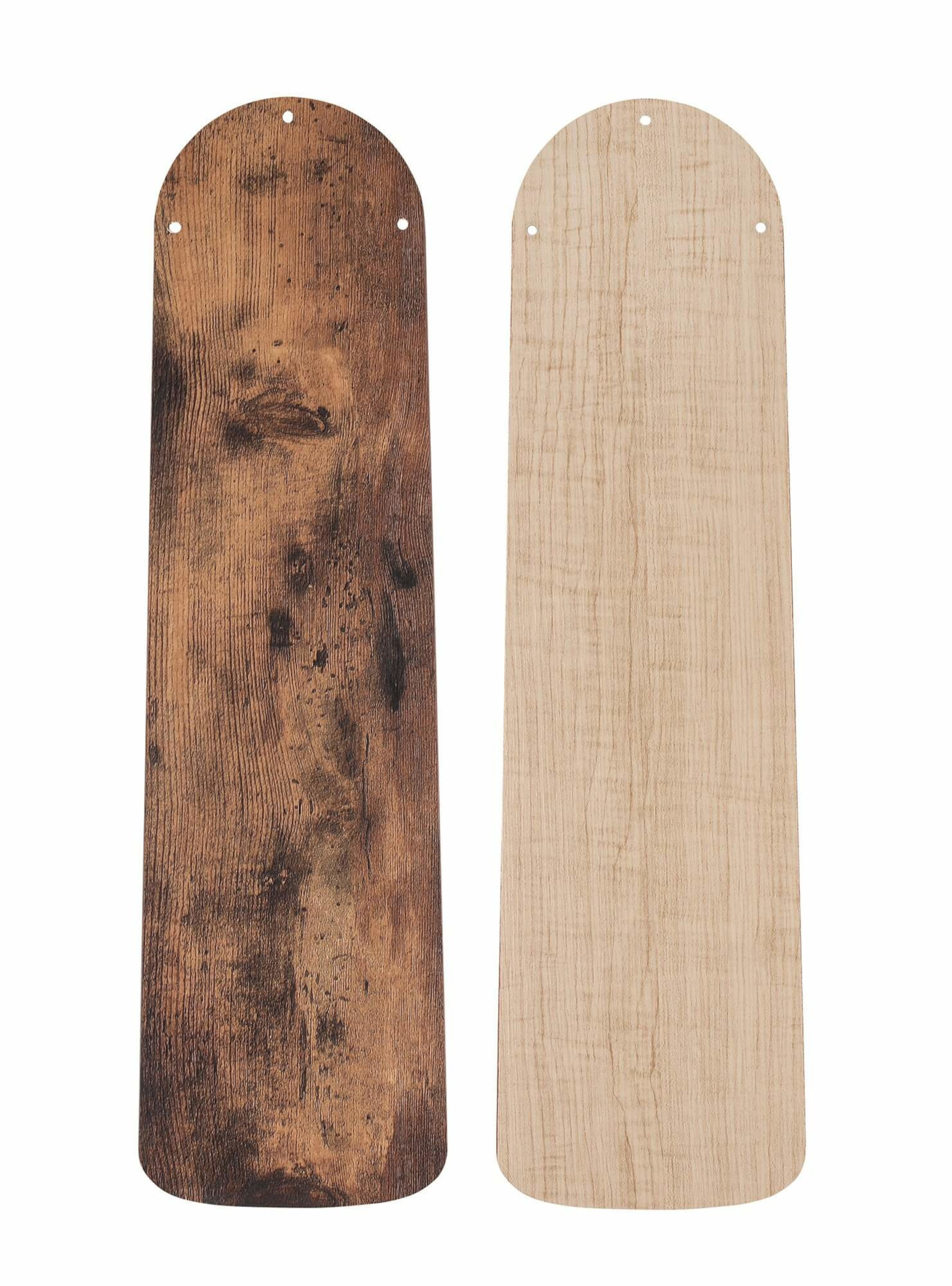 Due pale di ventilatore in legno, una marrone scuro, l'altra in legno chiaro. Sfondo bianco.