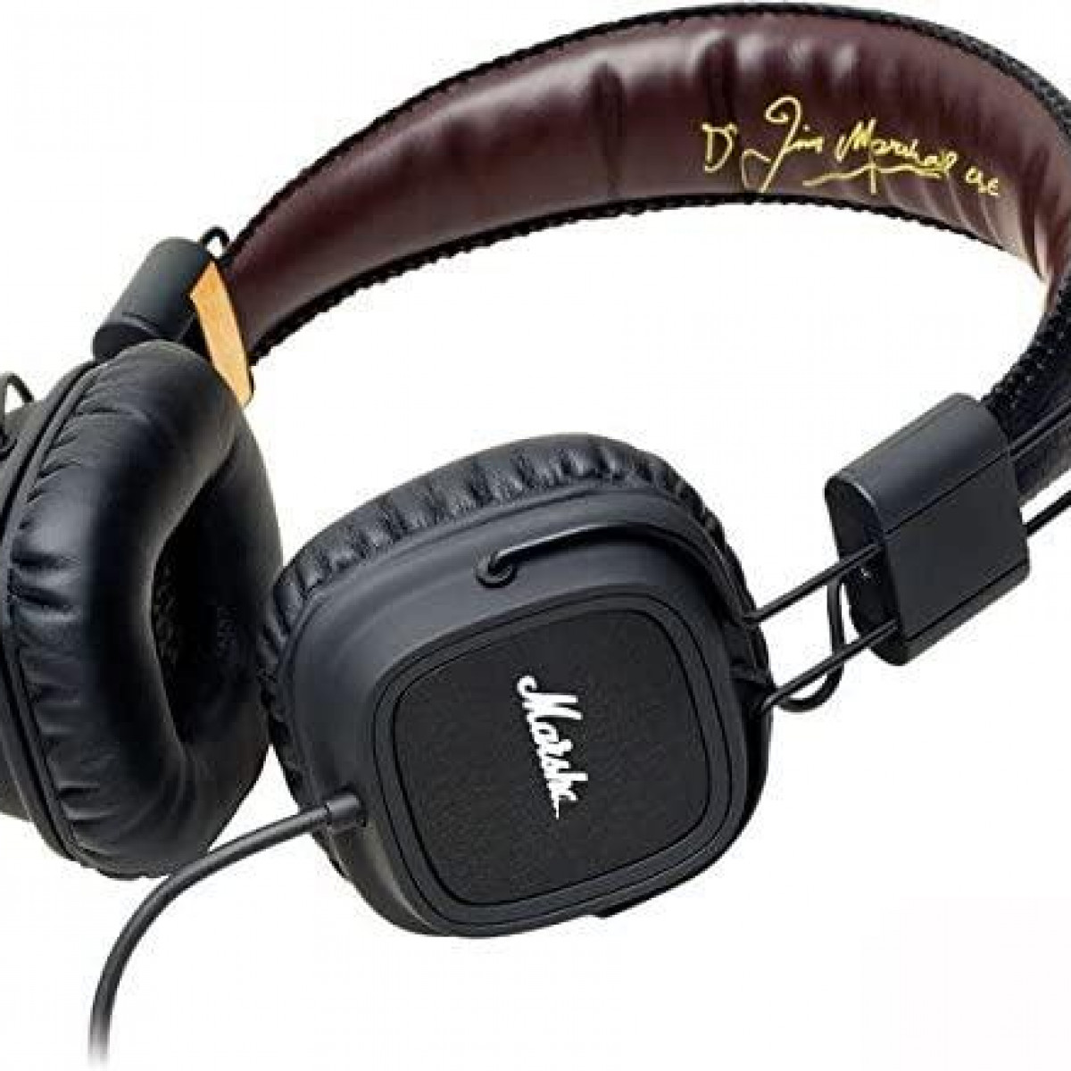 Czarne słuchawki Marshall z brązowymi nausznikami. Złoty podpis. Białe tło.