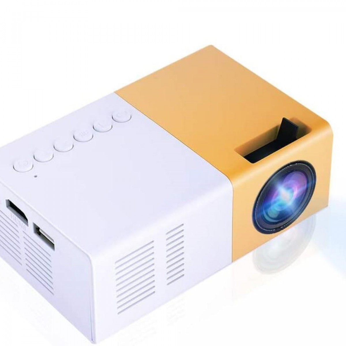 Pequeño proyector amarillo y blanco con botones y lente. Aislado sobre blanco.