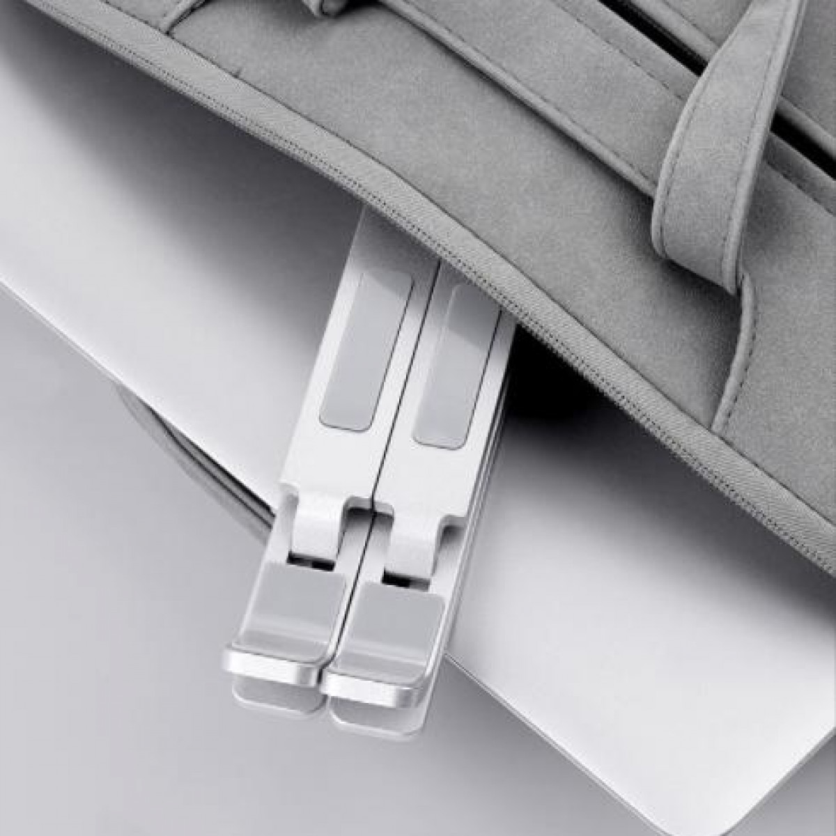 Desire2 Supporto regolabile per laptop, supporto portatile in alluminio per scrivania, pieghevole e ventilato per notebook MacBook Air Pro, HP, Lenovo, Sony, Dell More (10-15,6 pollici