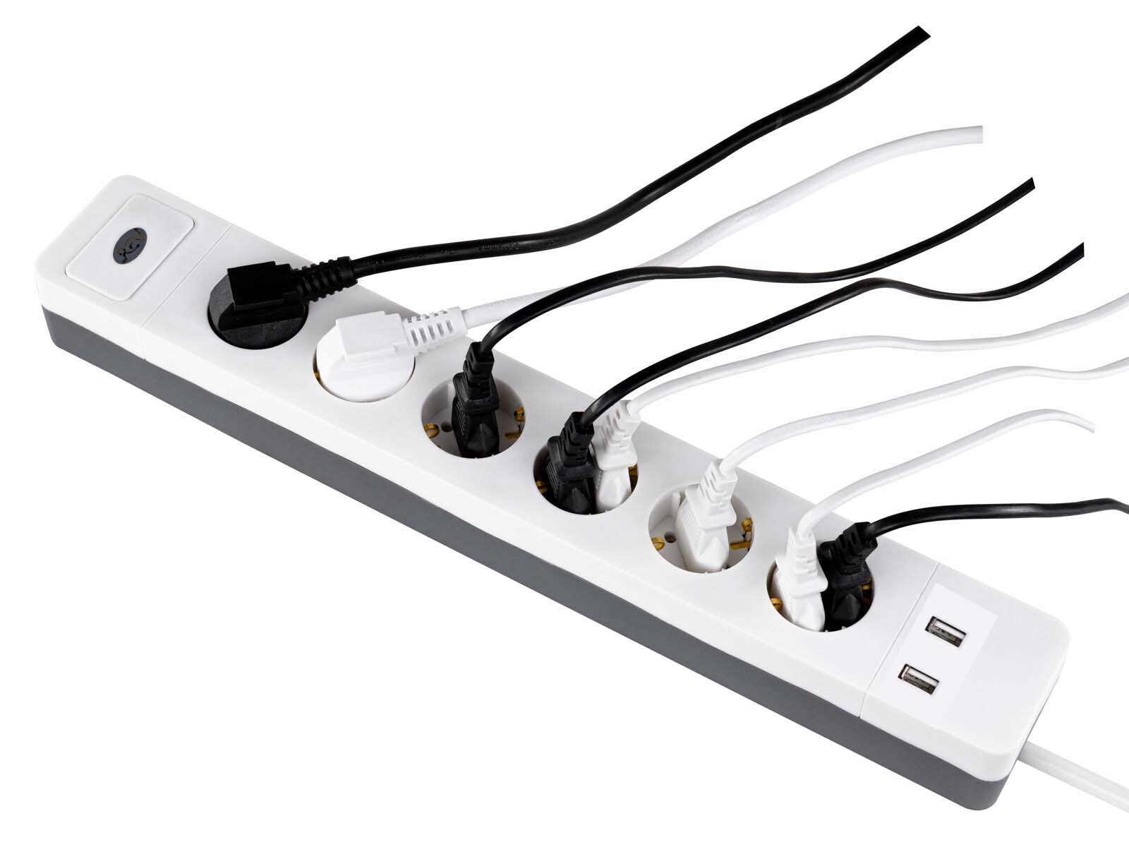 Weißes und graues Verlängerungskabel mit mehreren schwarzen und weißen Kabeln. Enthält zwei USB-Anschlüsse.