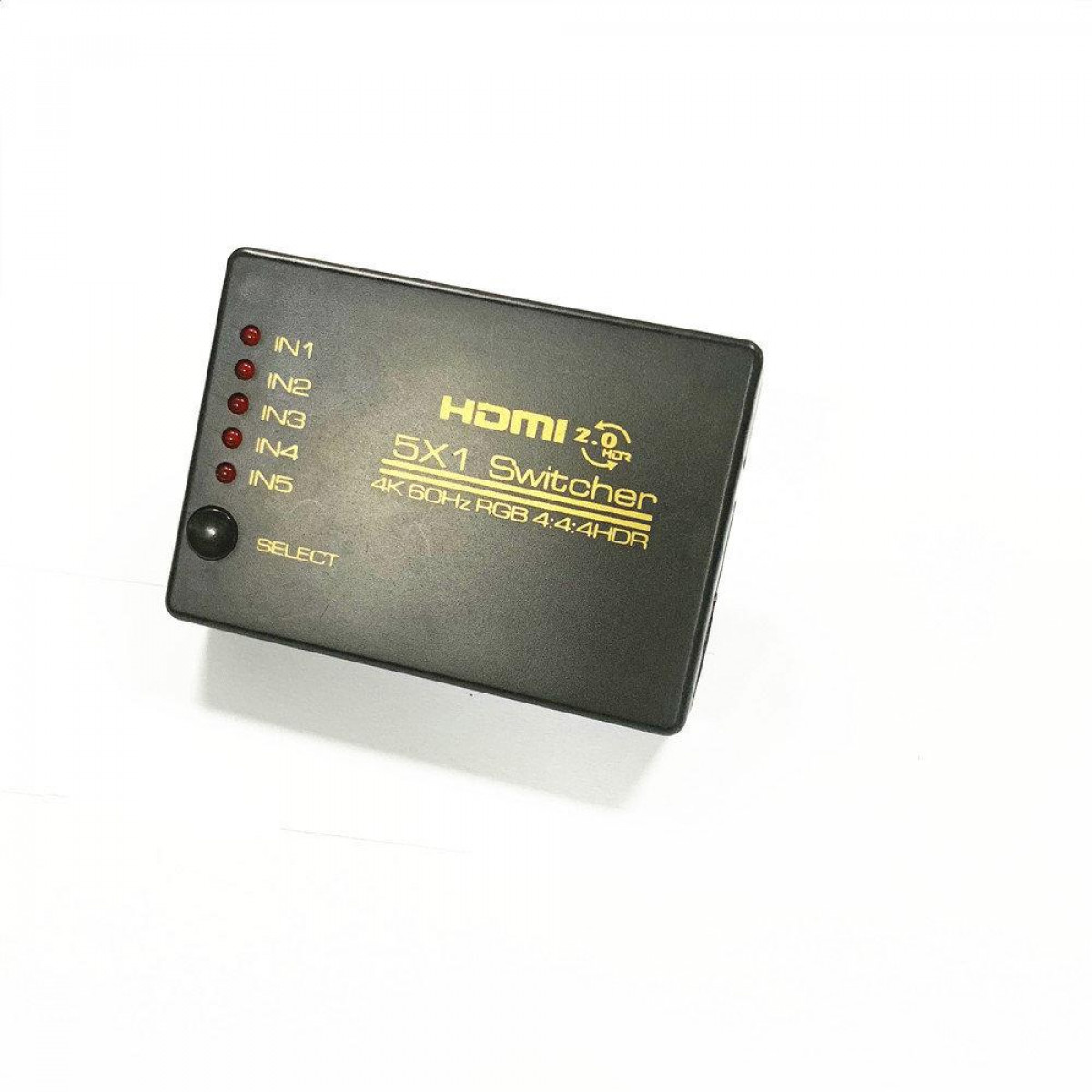 Schwarzer HDMI-Switch. Goldene HDMI-Anschlüsse. Text 'HDMI 2.0' und '5X1 Switcher'. Anzeigen. Weißer Hintergrund.