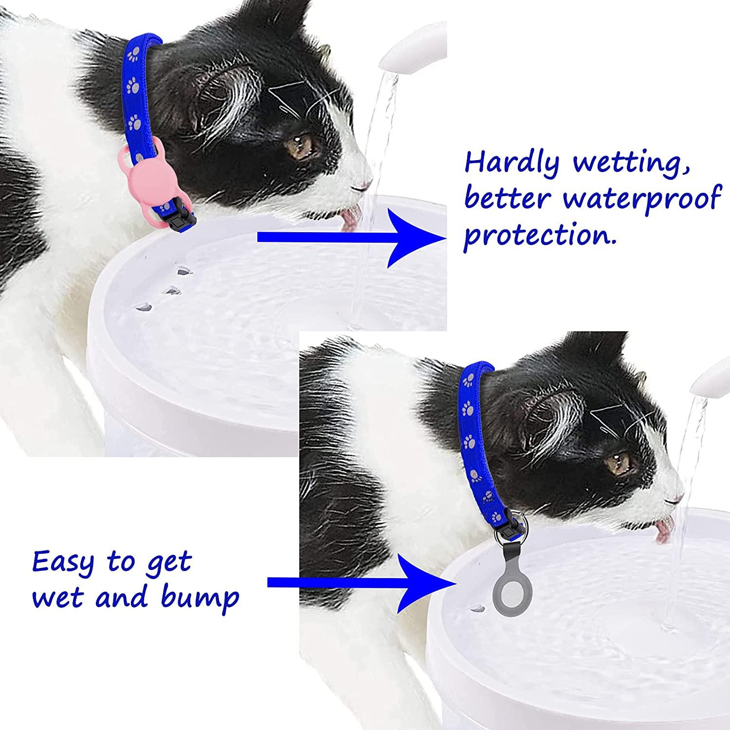 Un gatto che beve acqua da una fontana per animali domestici. Il gatto indossa un collare. Il testo spiega la protezione.