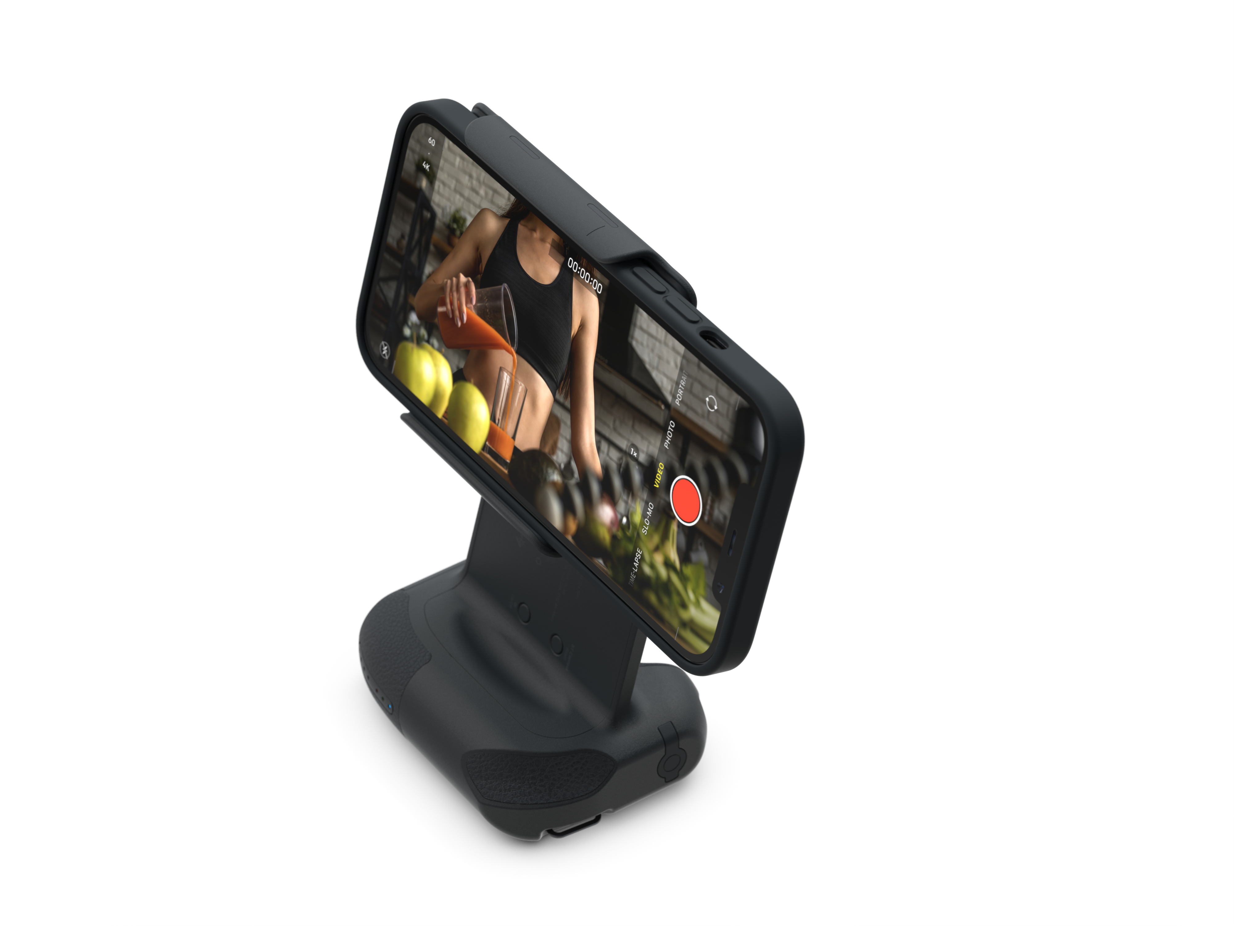 Siyah bir stand üzerinde bir kılıf içinde telefon. Arka planda ekranda bir kişi gösteriliyor.