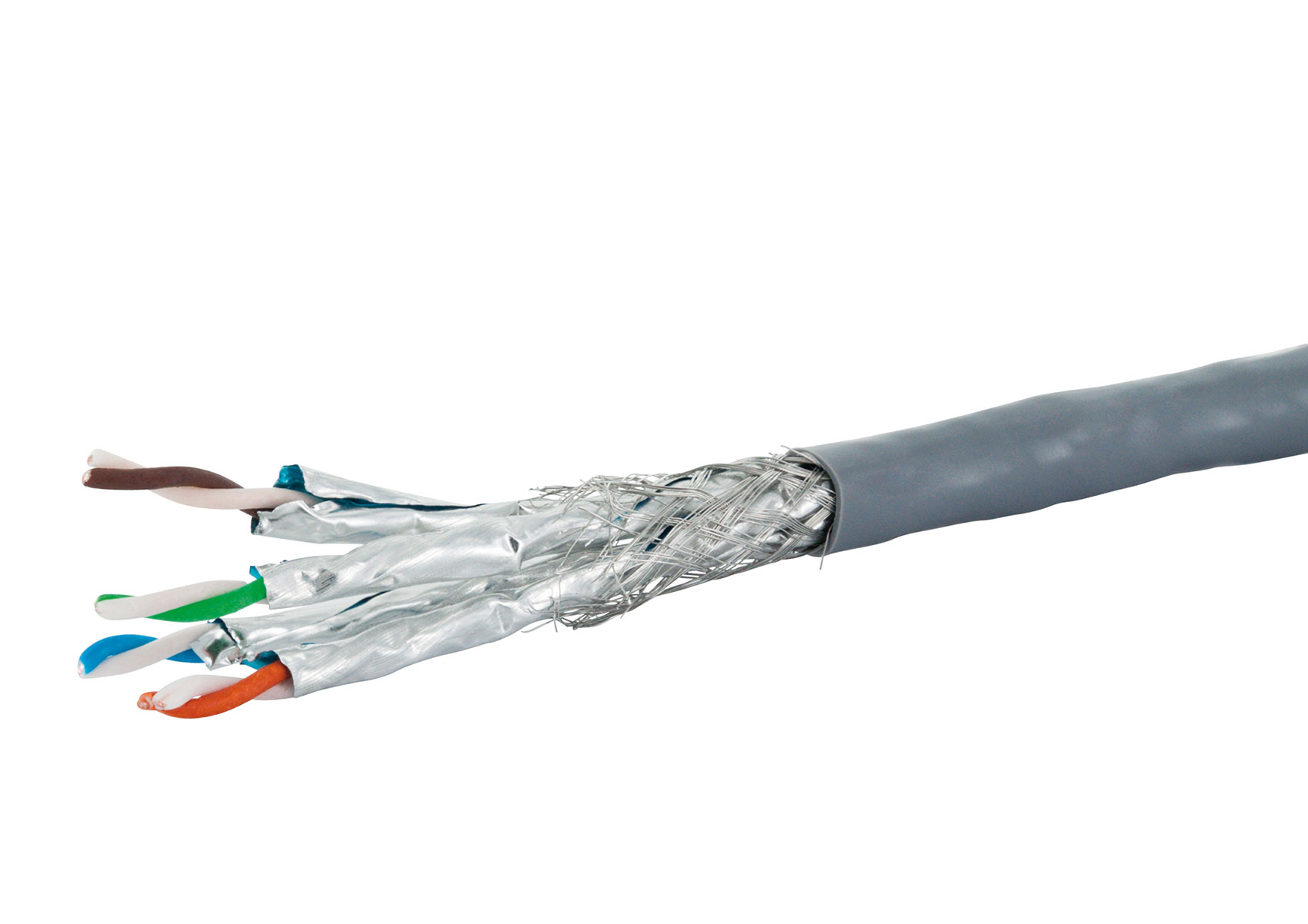 Geschnittenes Ethernet-Kabel mit freiliegenden Drähten in verschiedenen Farben. Grauer Außenmantel. Weißer Hintergrund.
