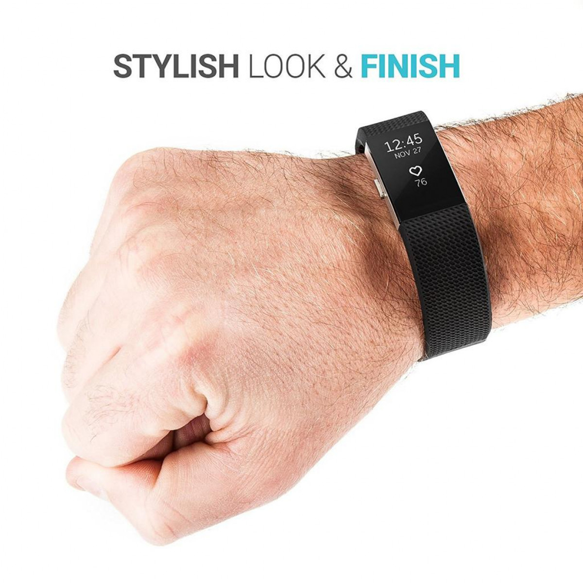 Un poignet avec un tracker de fitness noir. L'écran affiche l'heure et le symbole du cœur.