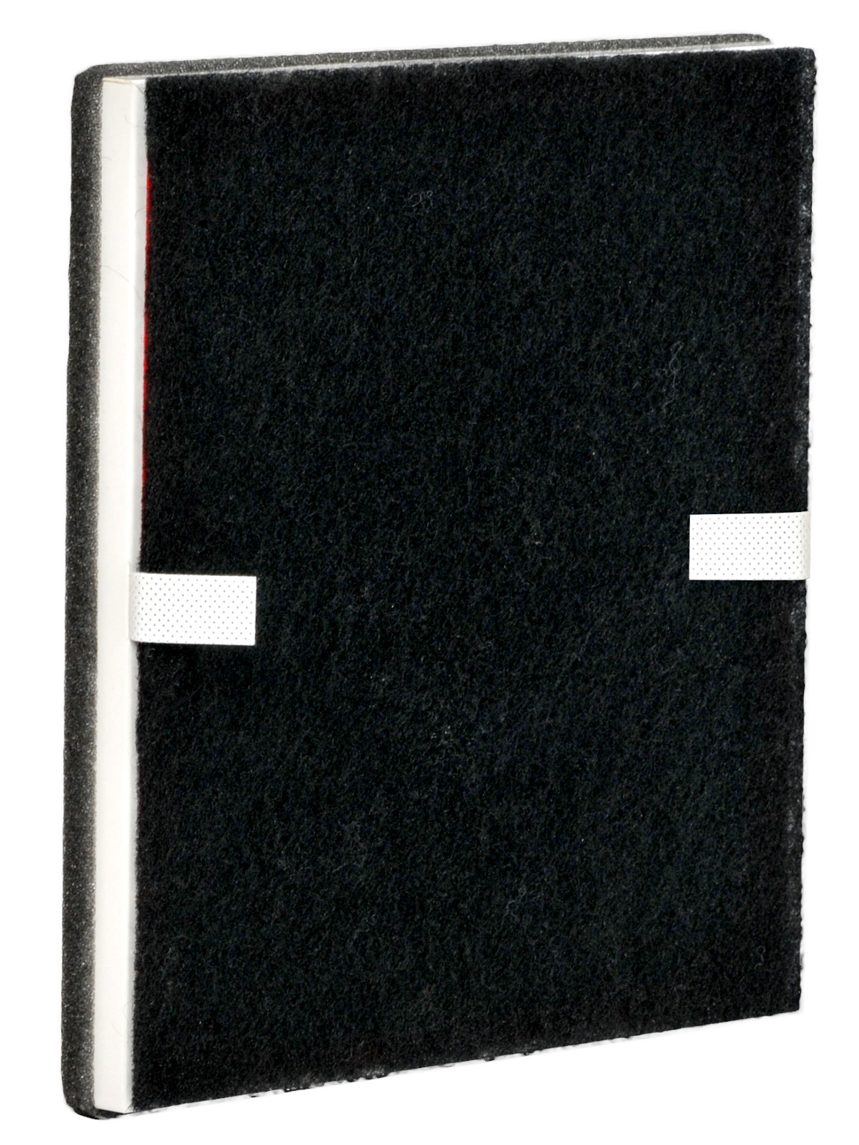 Schwarzer rechteckiger Filter mit weißen Streifen. Der Filter ist dick und hat eine schwarze Oberfläche.