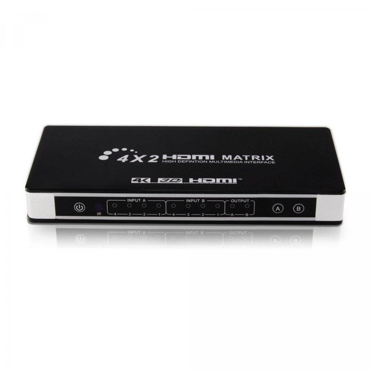 Schwarzes HDMI-Matrixgerät, beschriftet mit 4x2 HDMI-Matrix. Enthält Ein-/Ausgangsanschlüsse und Knöpfe.