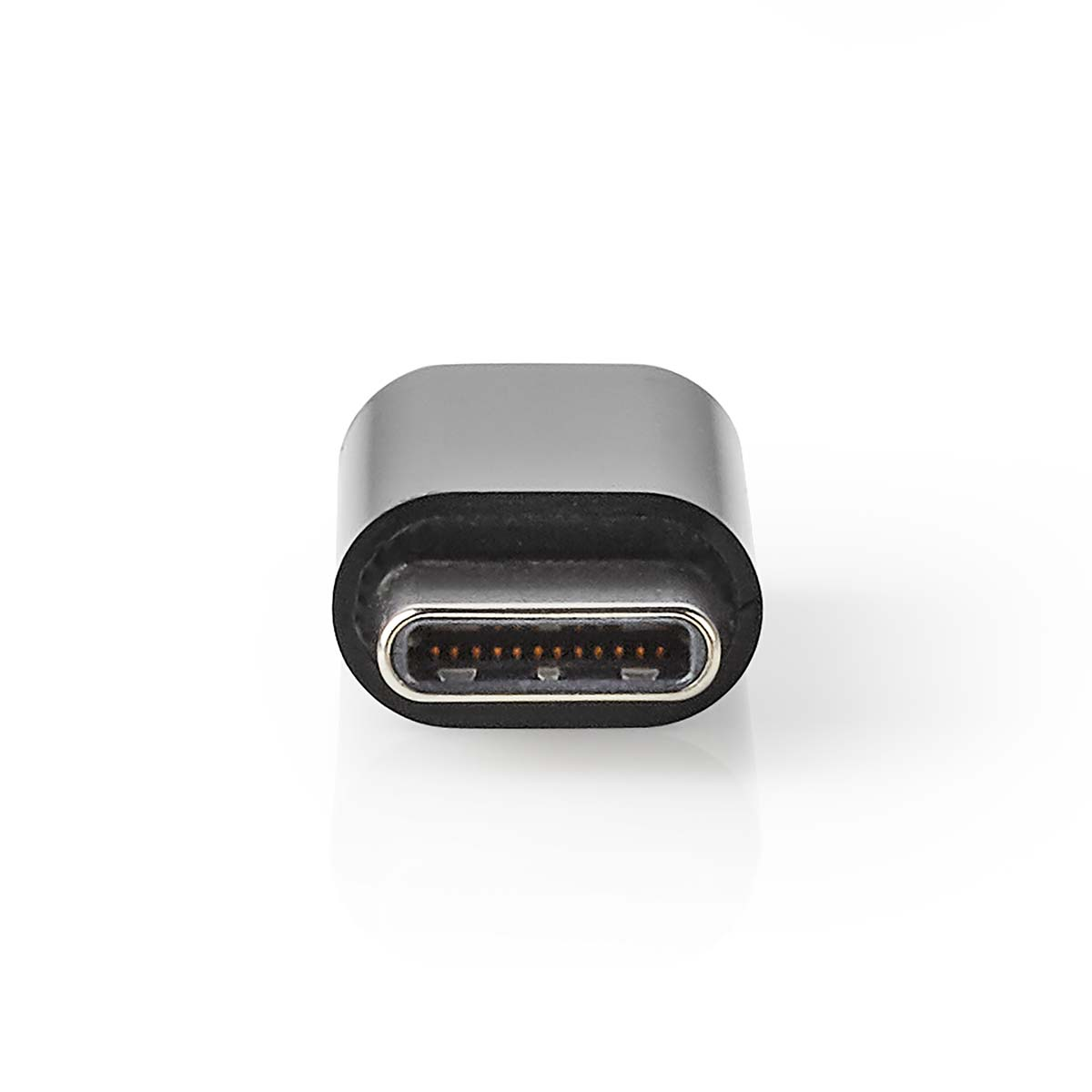 Adattatore USB-C nero con corpo rettangolare e porta USB-C, isolato su sfondo bianco.