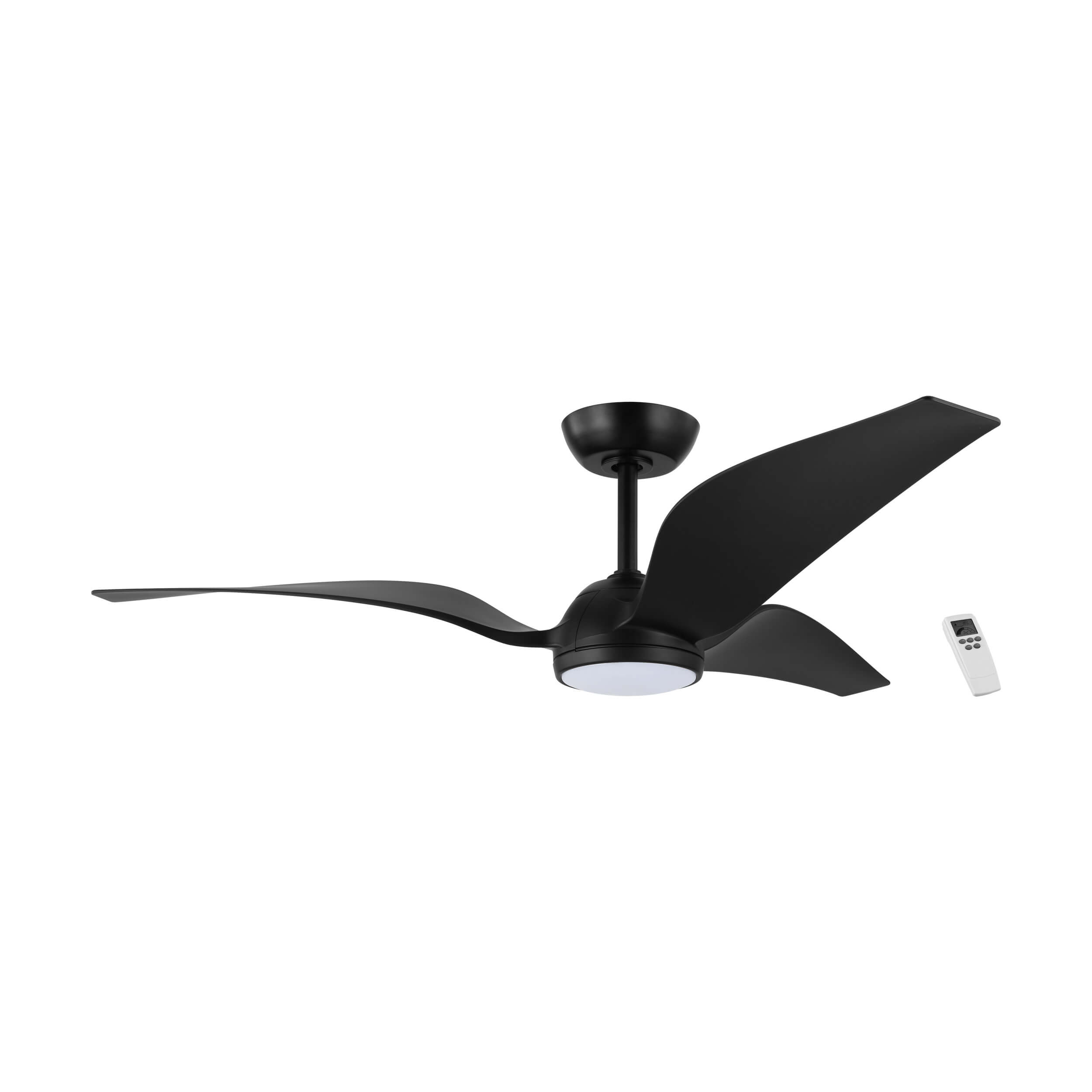 Schwarzer Deckenventilator mit drei Flügeln und Fernbedienung. Weißer Hintergrund.