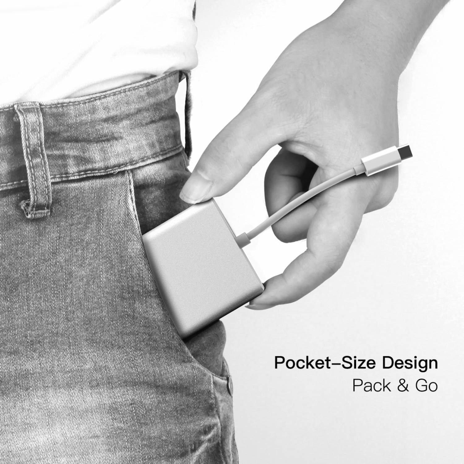 Osoba trzymająca srebrne urządzenie w kieszeni.