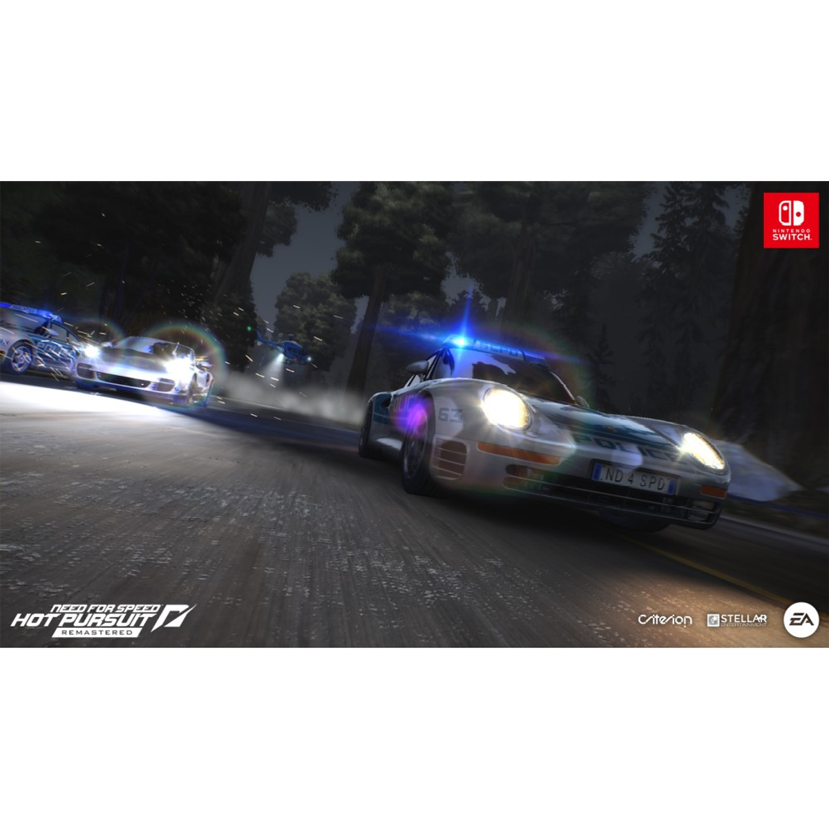 Okładka gry Need for Speed Hot Pursuit. Samochód policyjny goni inne samochody na drodze w nocy.