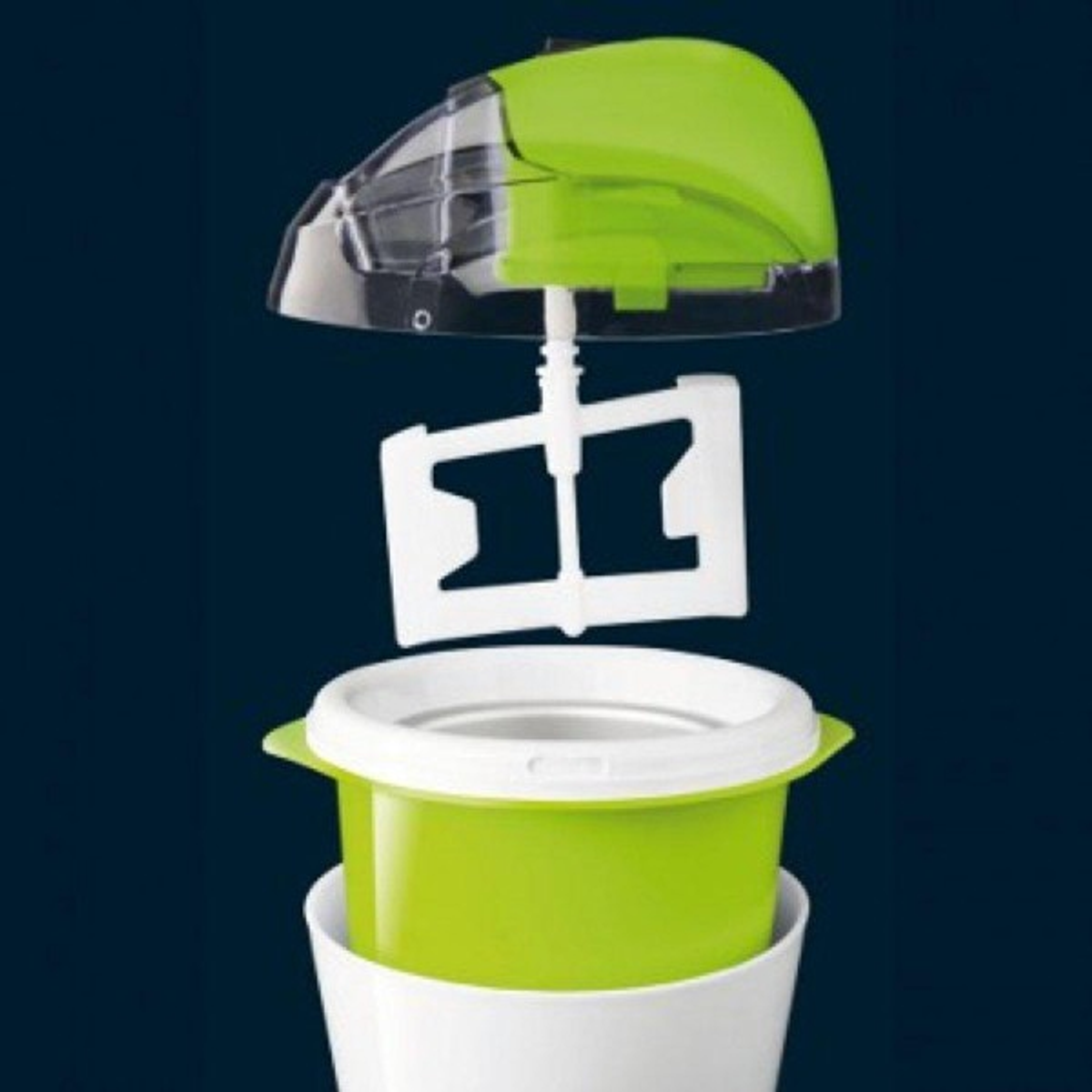 Widok rozstrzelony zielono-białej maszyny do lodów.