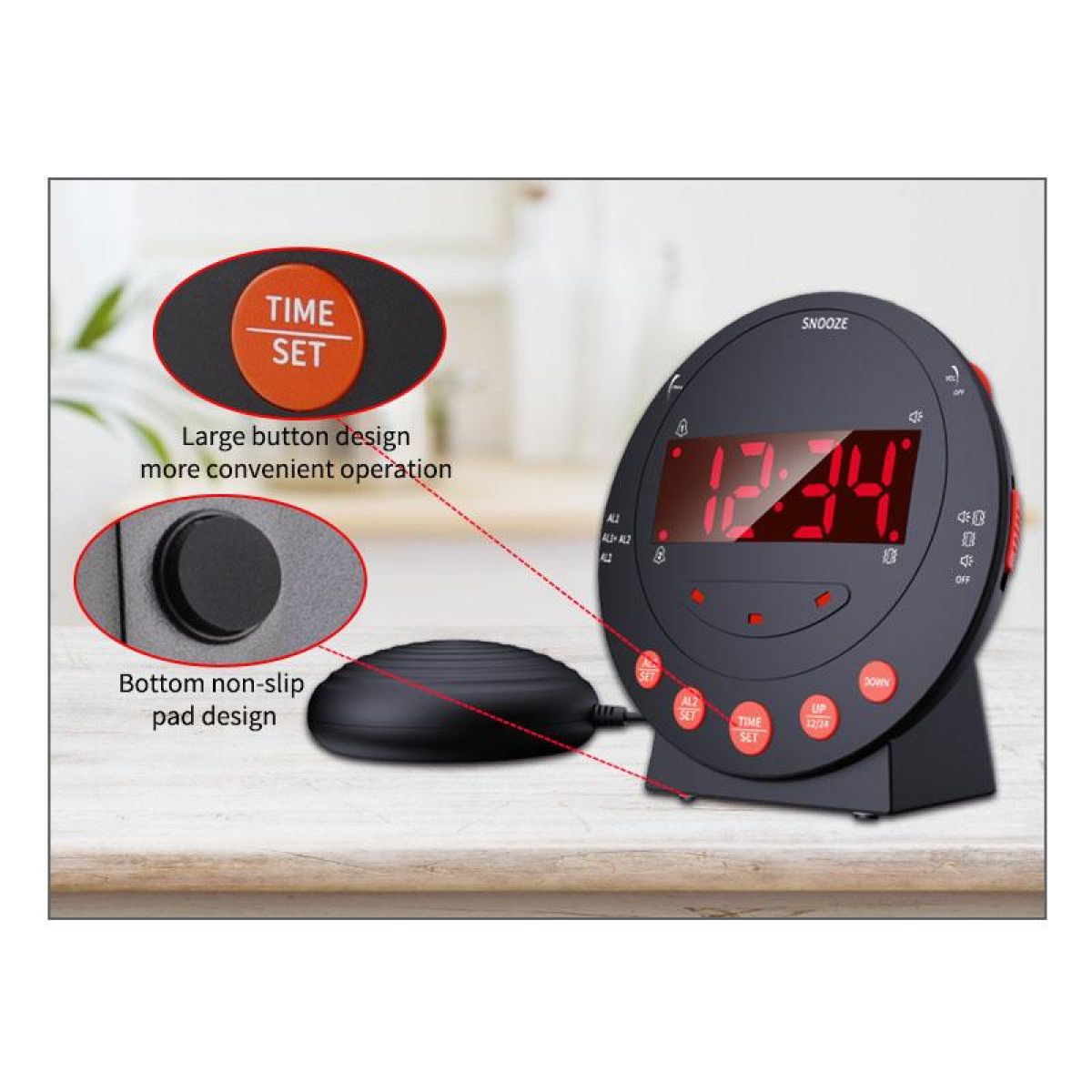 Czarny i czerwony cyfrowy budzik z dużymi przyciskami i czerwonym wyświetlaczem. Zawiera podkładkę wibracyjną.