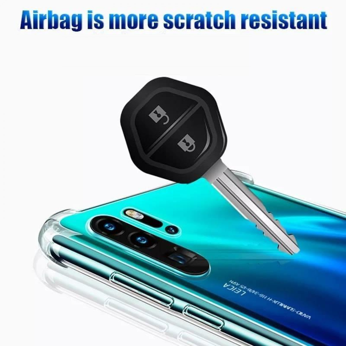 Ein Autoschlüssel liegt auf einer Handyhülle, die sich über einem blauen Telefon befindet. Der Schlüssel ist schwarz.